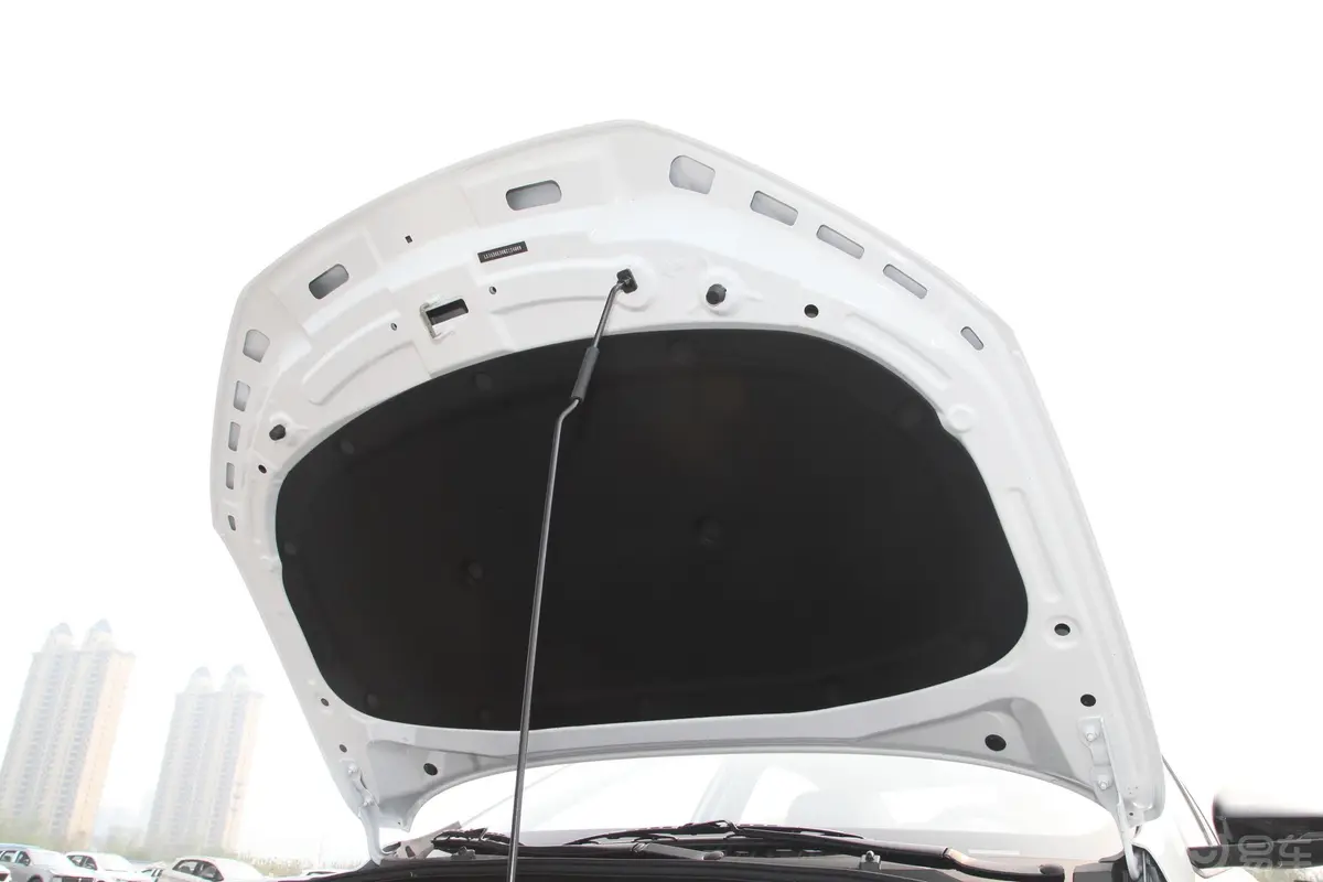 荣威i51.5L 手动铂金版发动机舱盖内侧