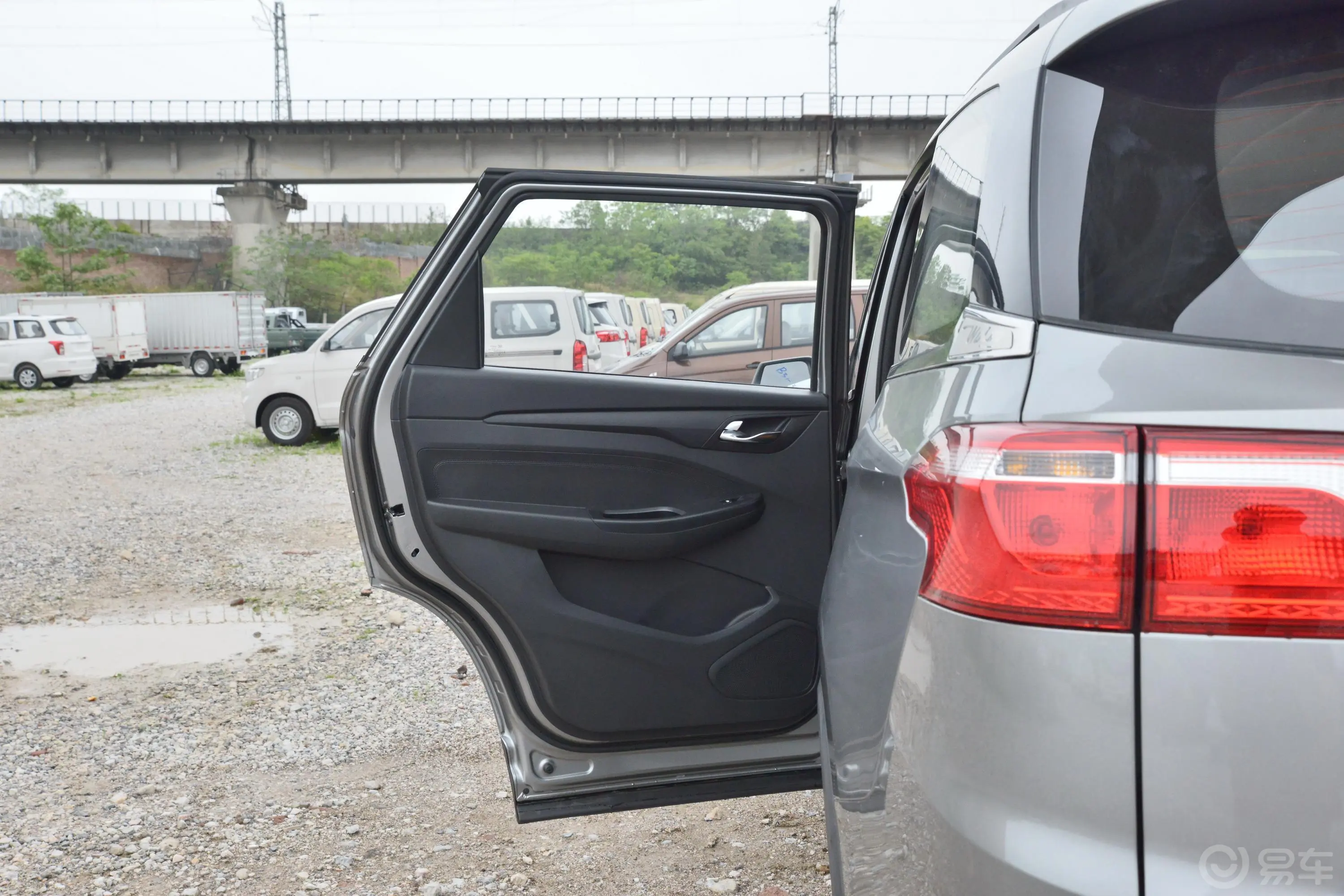 五菱宏光S31.5L 手动 舒适型 国VI驾驶员侧后车门