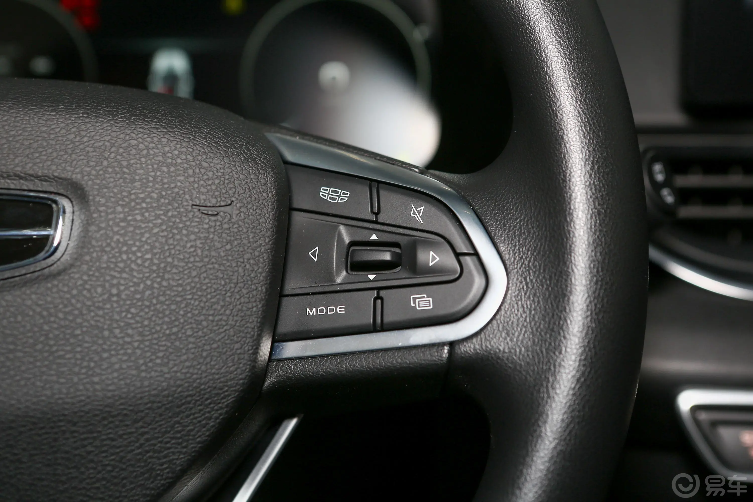 帝豪S1.4T 手动 舒适版右侧方向盘功能按键