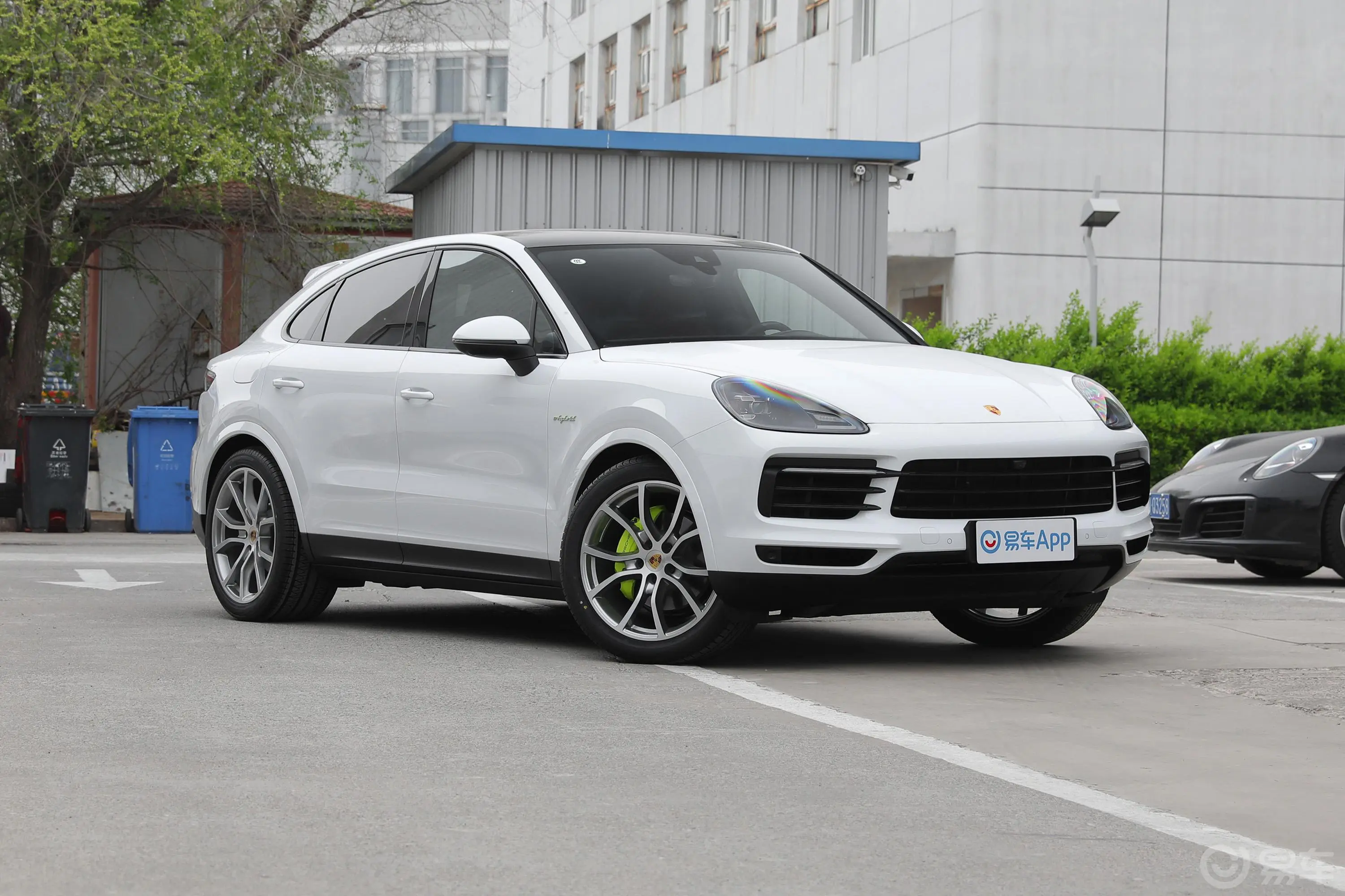 Cayenne E-HybridCayenne E-Hybrid Coupé 2.0T快充充电口