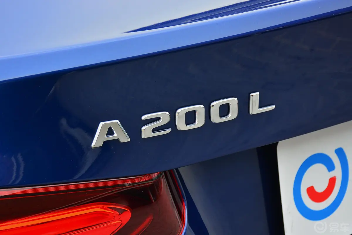 奔驰A级A 200 L 运动轿车动感型外观