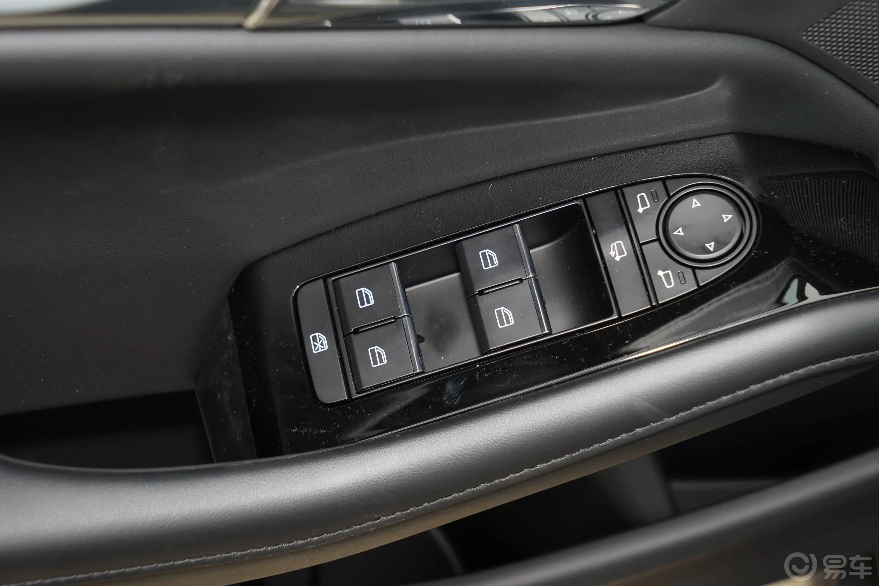 马自达3 昂克赛拉2.0L 自动质睿版车窗调节整体