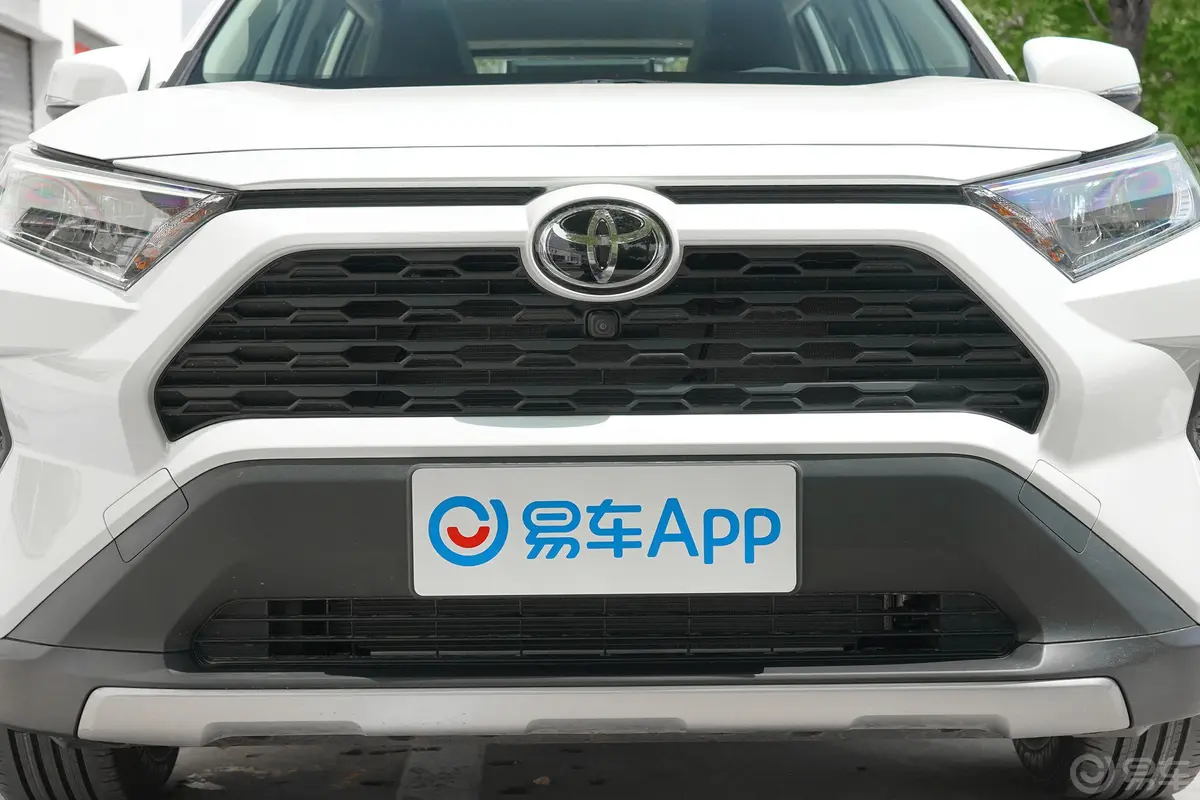 RAV4荣放2.0L CVT 四驱 风尚Plus版外观