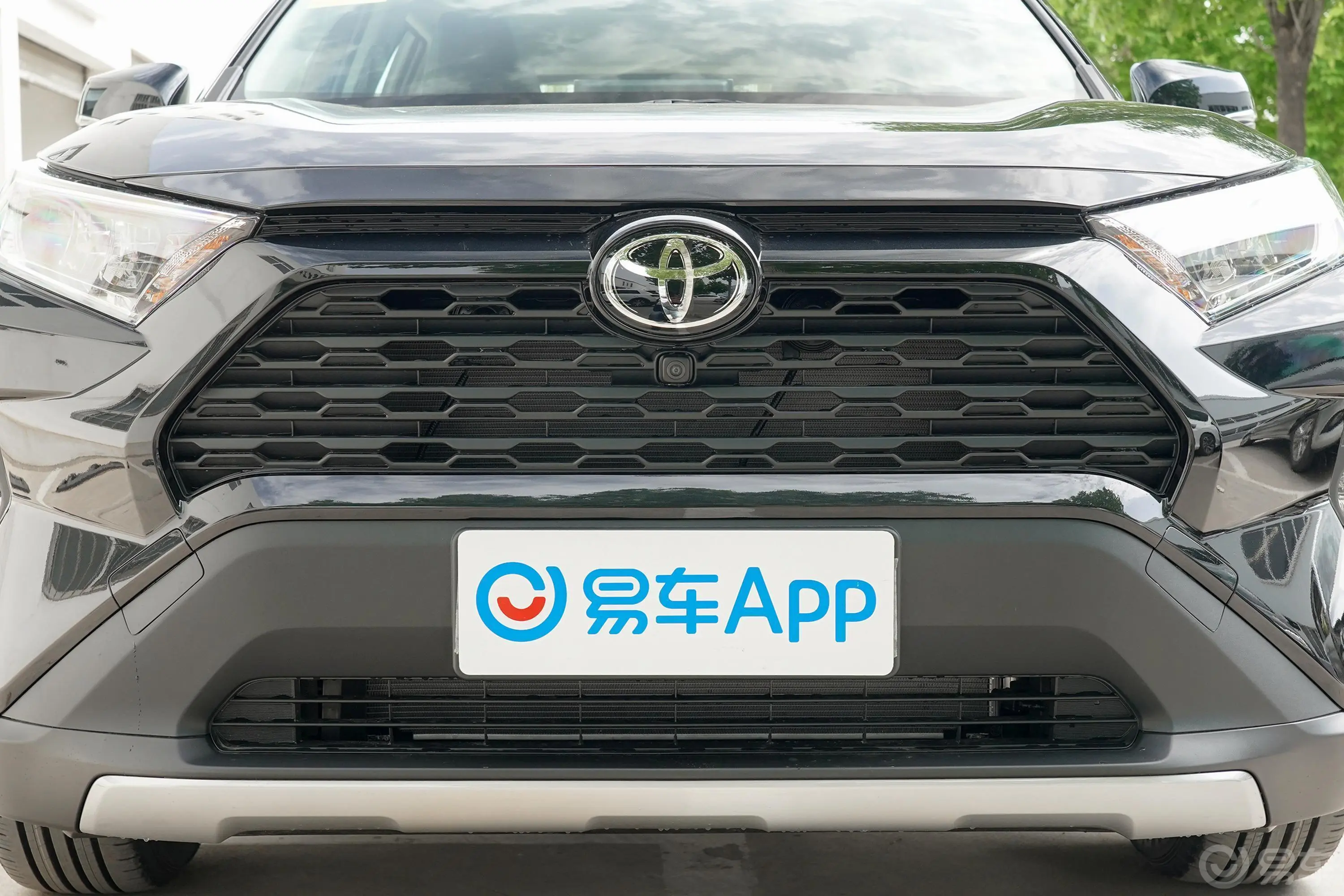 RAV4荣放2.0L CVT 两驱 风尚Plus版外观