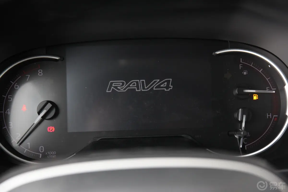 RAV4荣放2.0L CVT 两驱 风尚版内饰