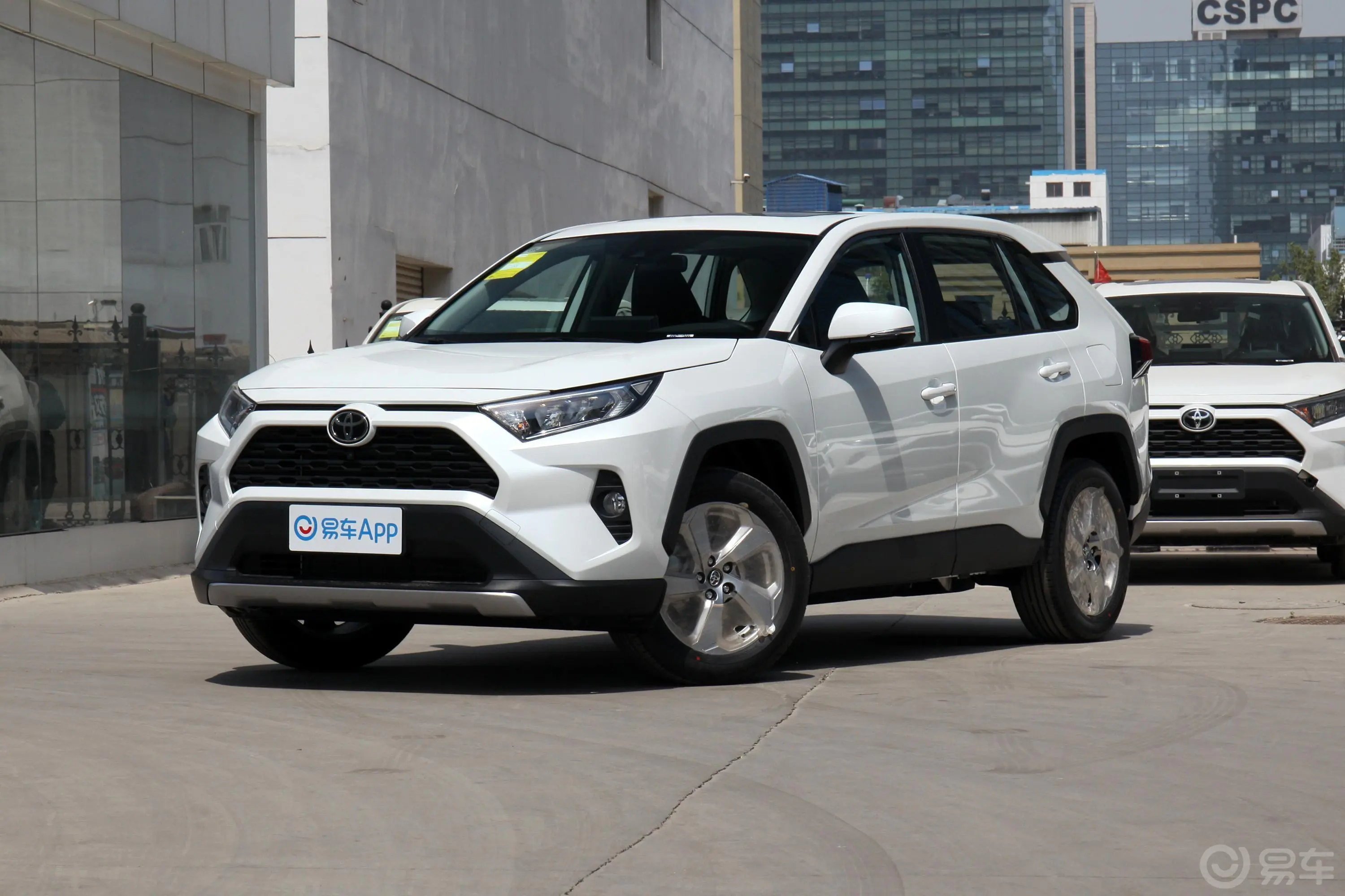 RAV4荣放2.0L CVT 两驱 风尚版侧前45度车头向左水平