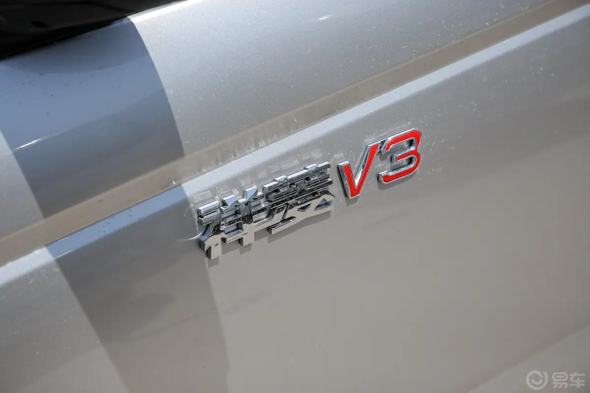 祥菱VV3 东安1.6L 122马力 3.02米 平板 双排 后双轮 标准版 汽油 国VI外观