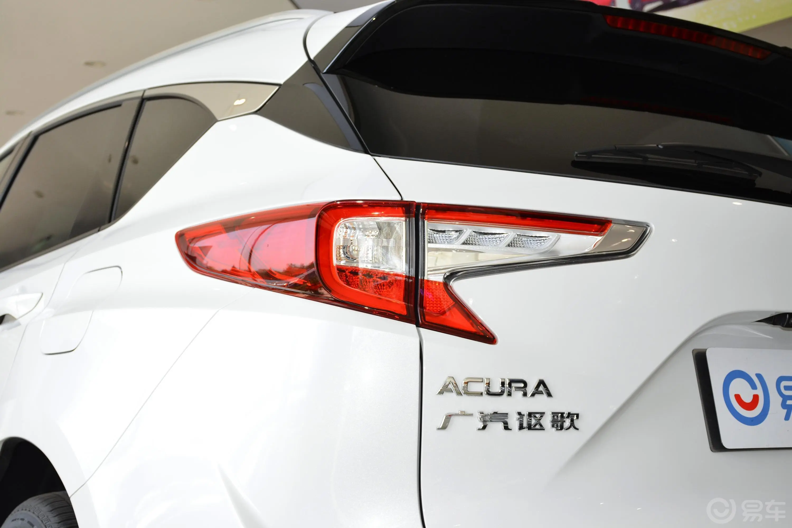 讴歌RDX2.0T 四驱 钻享版外观