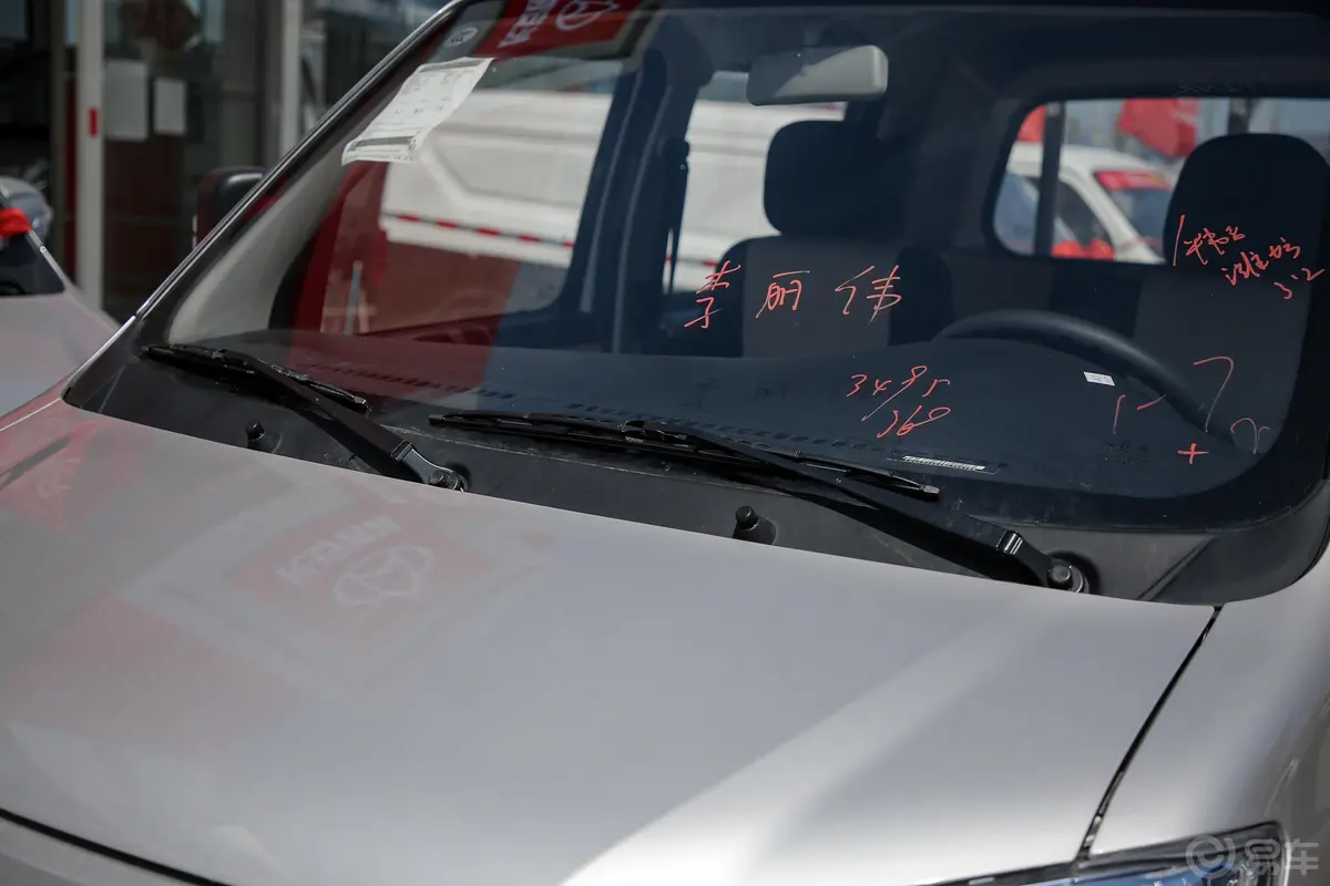 跨越王X3东安1.6L 122马力 2.71米栏板 双排 标准版 汽油 国Ⅵ外观