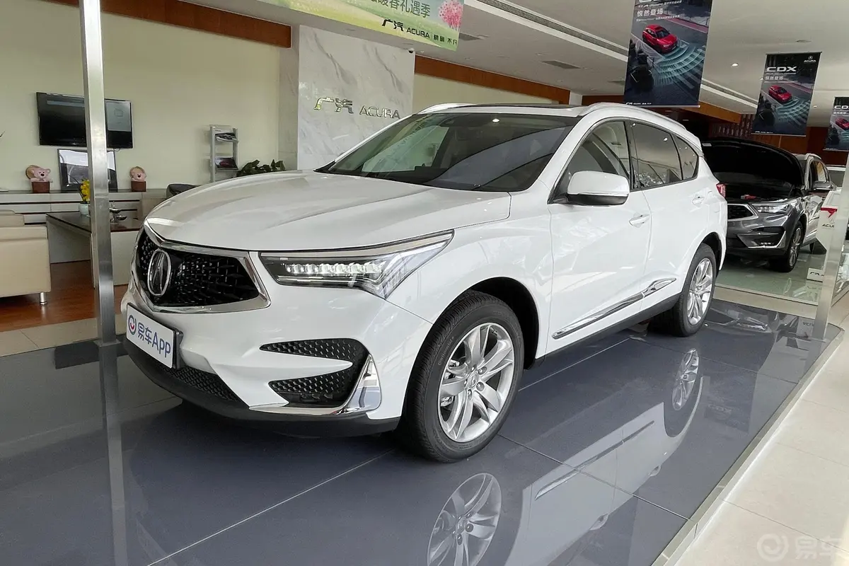 讴歌RDX2.0T 四驱 钻享版侧前45度车头向左水平