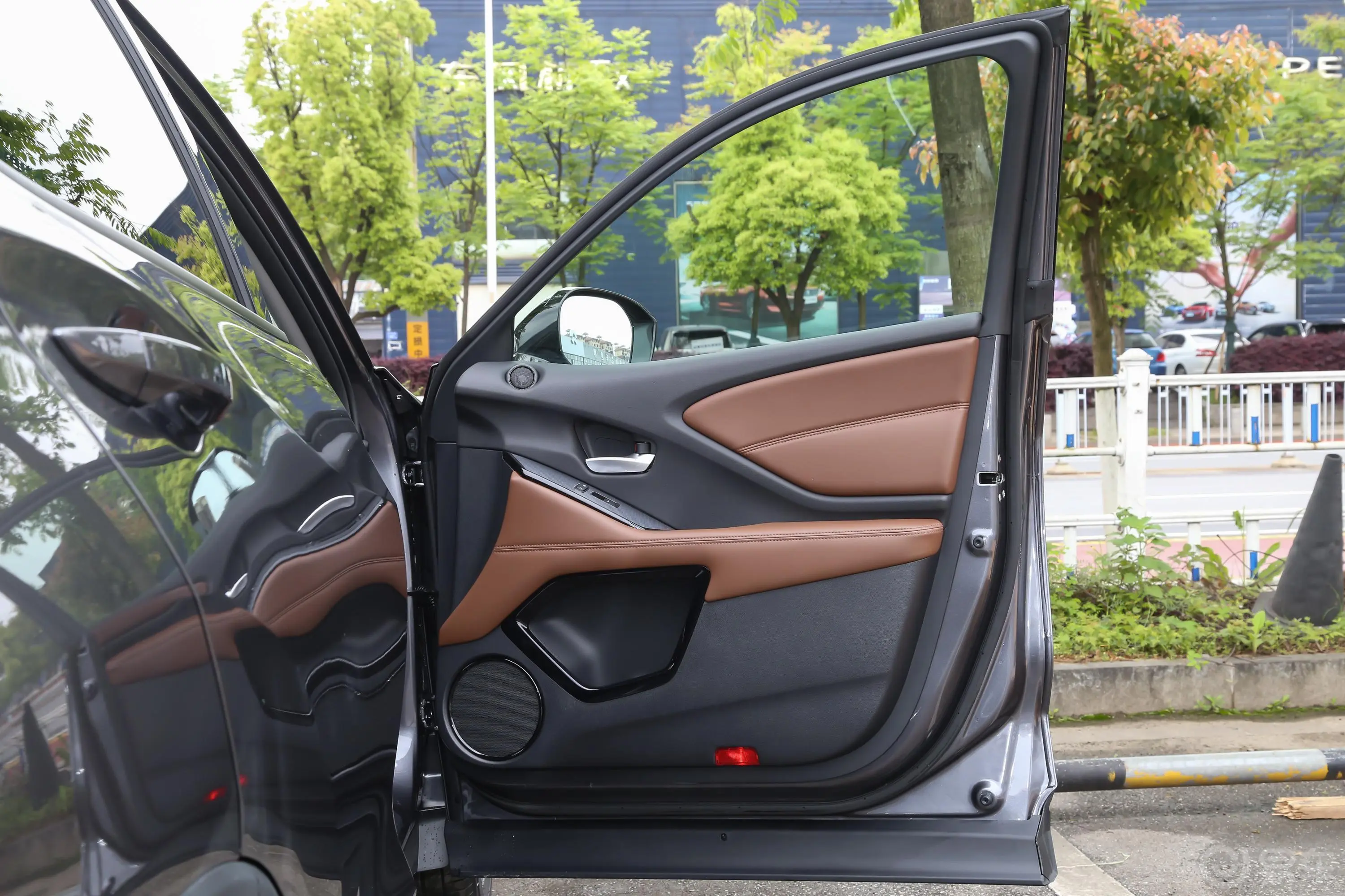讴歌CDX1.5T 两驱 尊享智能安全版副驾驶员车门