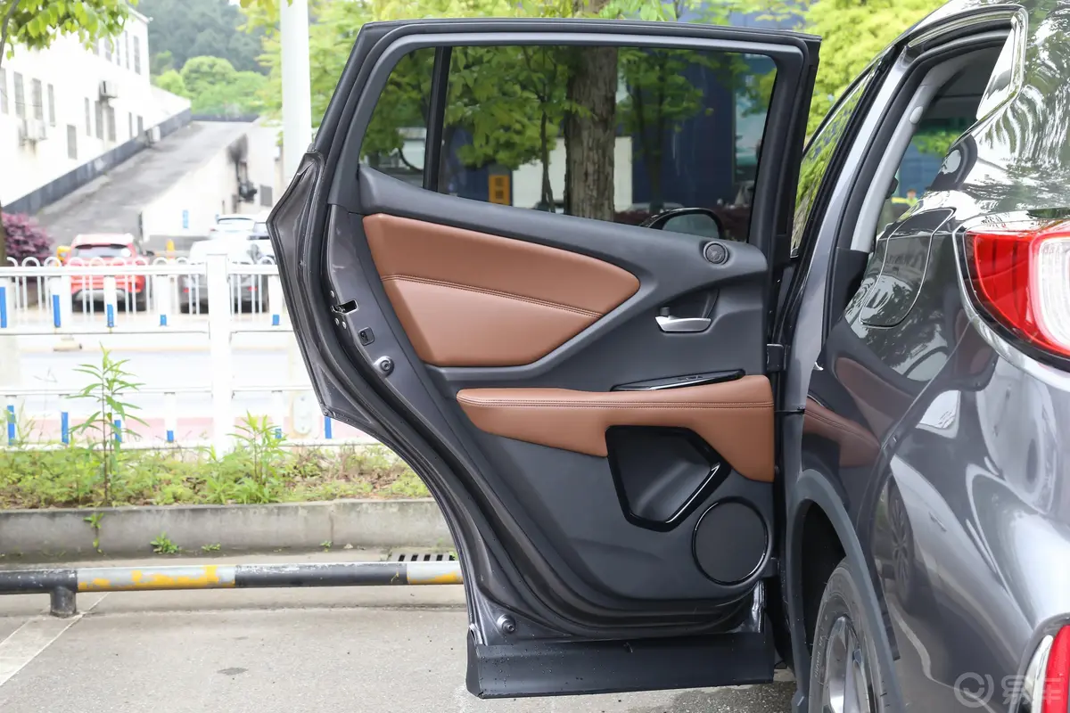 讴歌CDX1.5T 两驱 尊享智能安全版驾驶员侧后车门