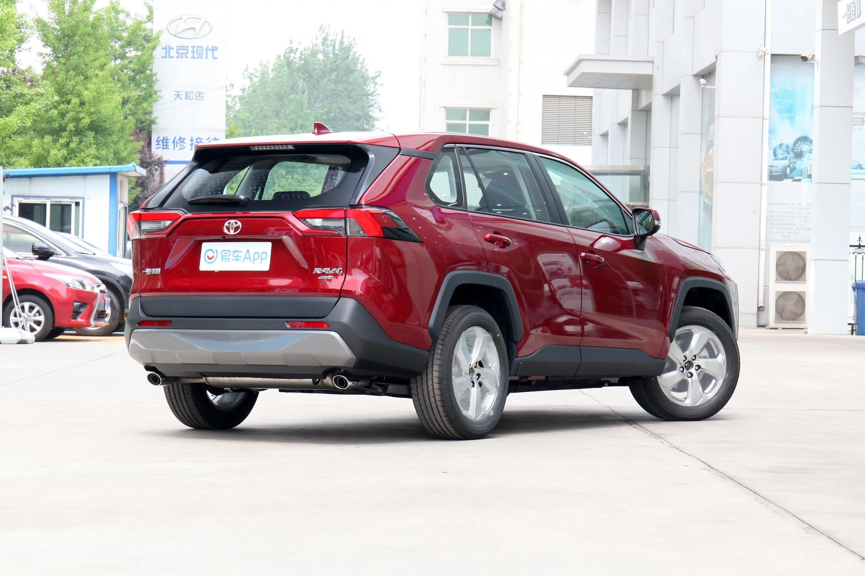 RAV4荣放2.0L CVT 四驱 风尚Plus版外观