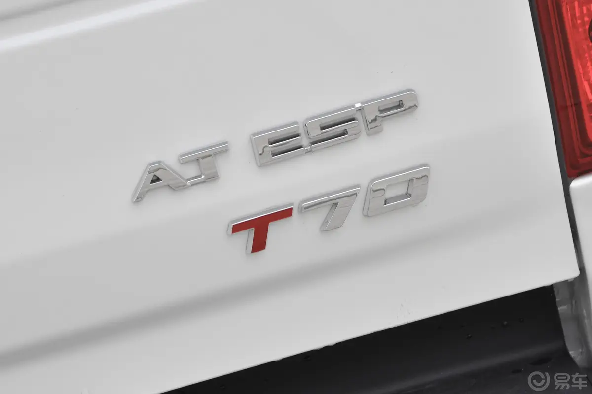 大通T702.0T 自动两驱长箱高底盘精英版 柴油外观细节