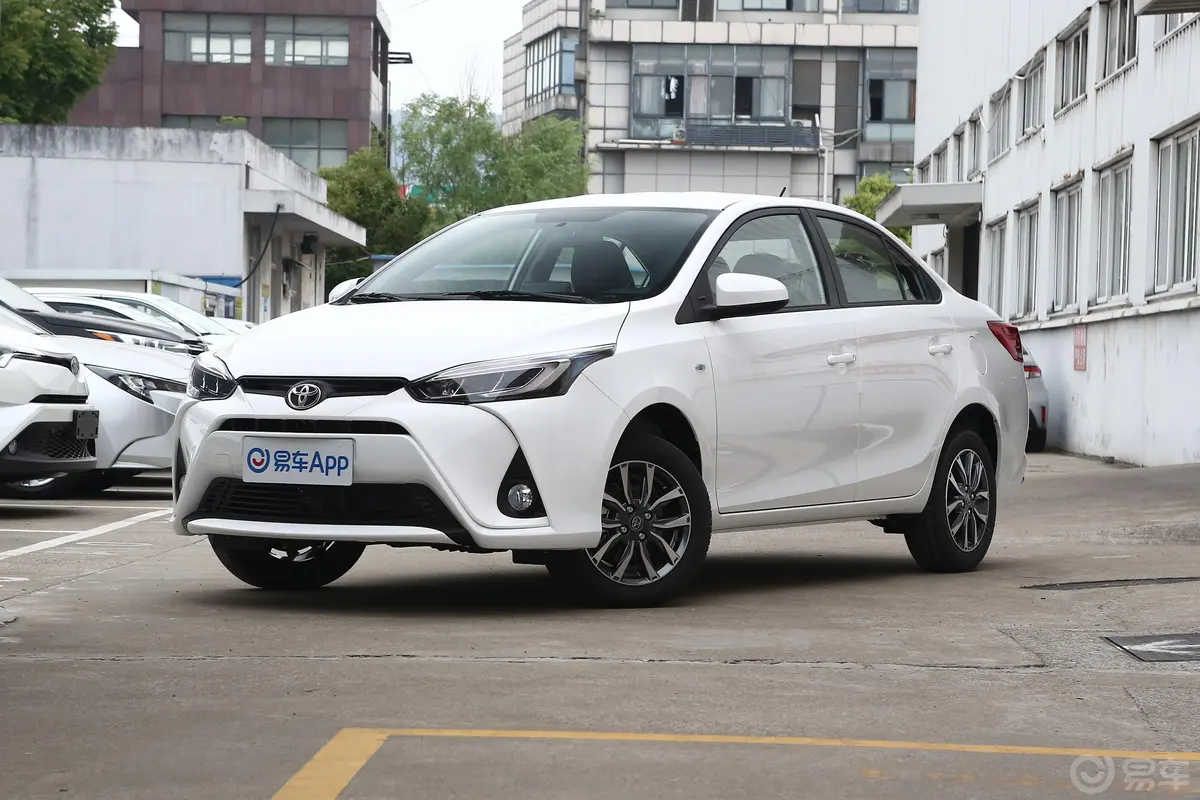 YARiS L 致享1.5 CVT 豪华版侧前45度车头向左水平