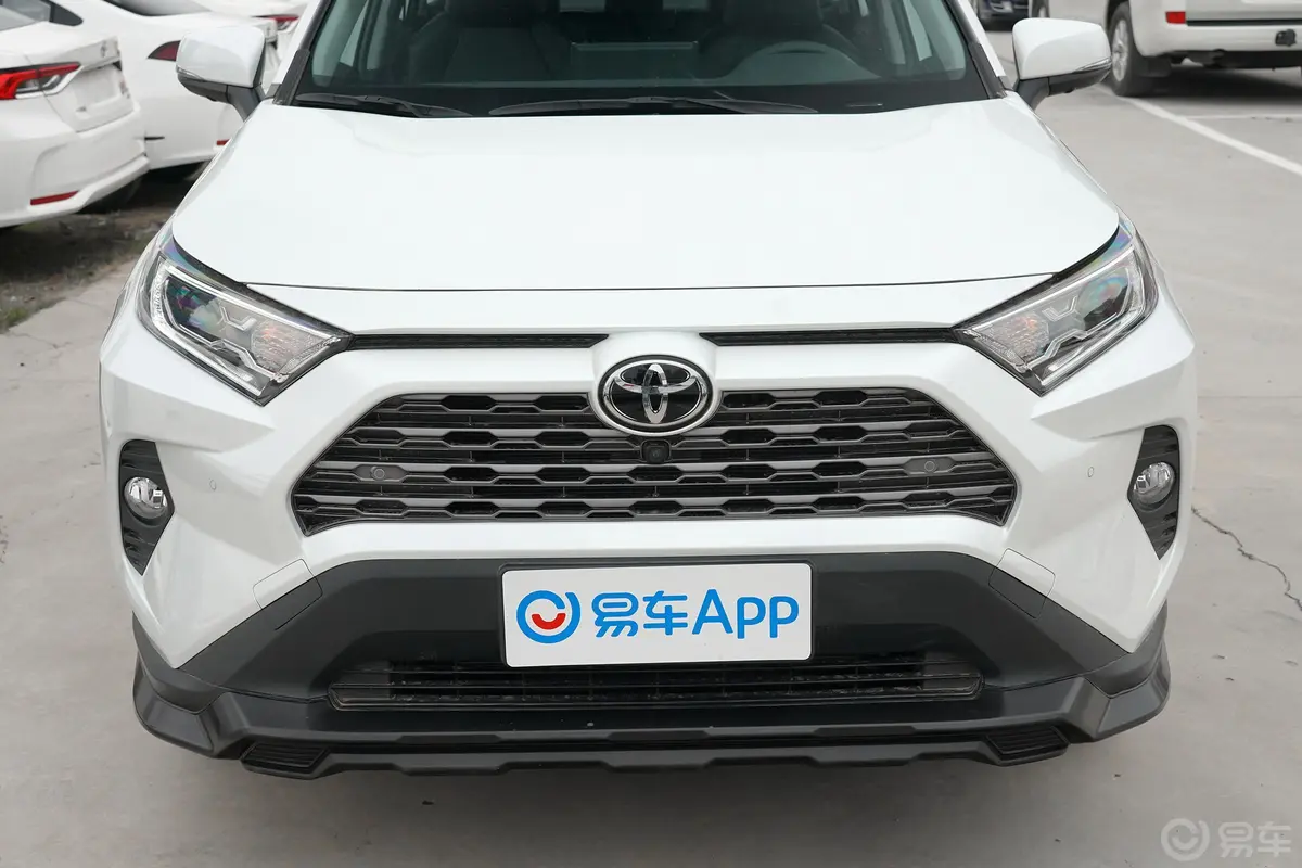 RAV4荣放2.0L CVT 两驱 尊贵版外观