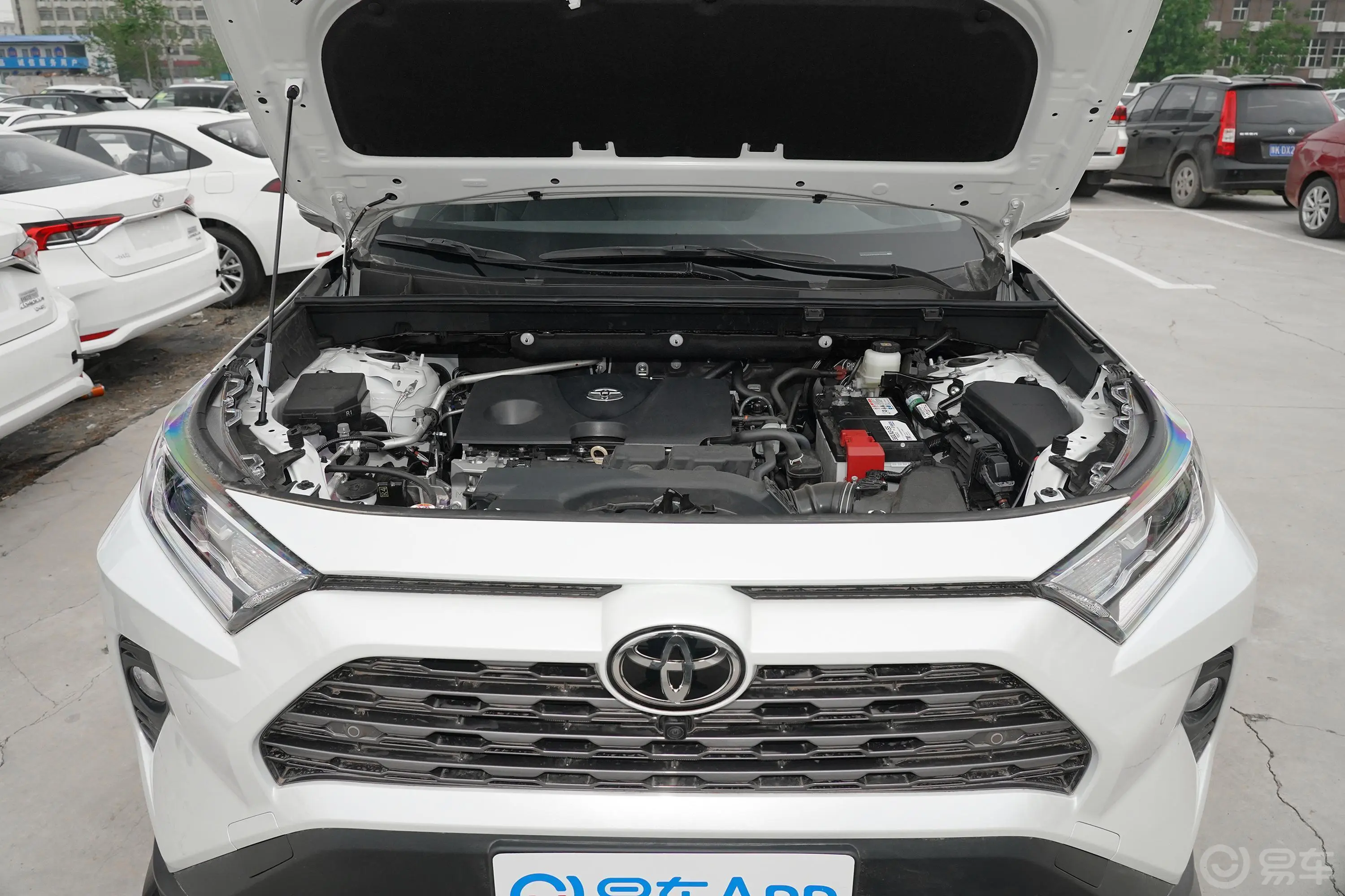 RAV4荣放2.0L CVT 两驱 尊贵版发动机舱整体