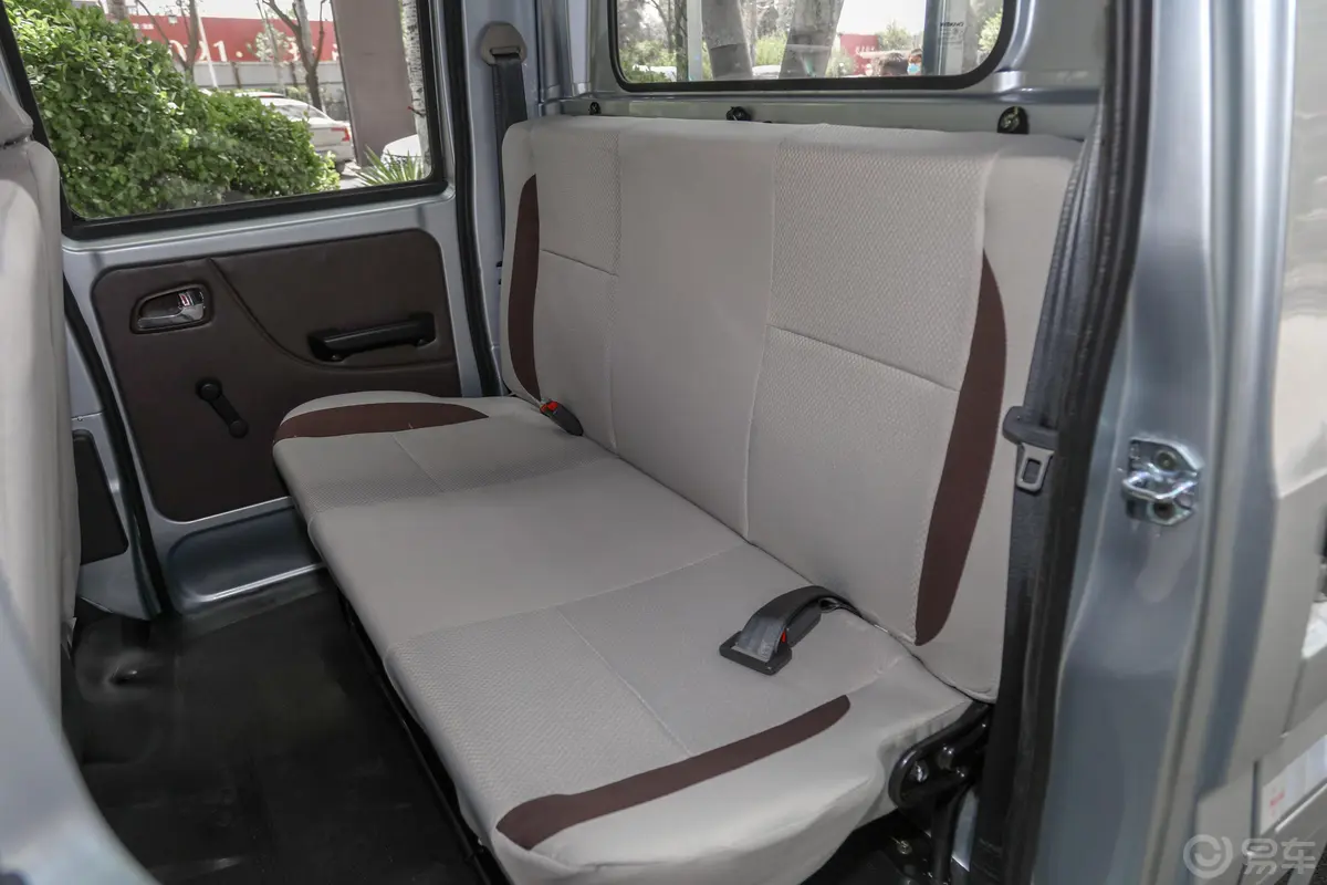 长安星卡1.5L 长轴版 双排 标准型后排座椅