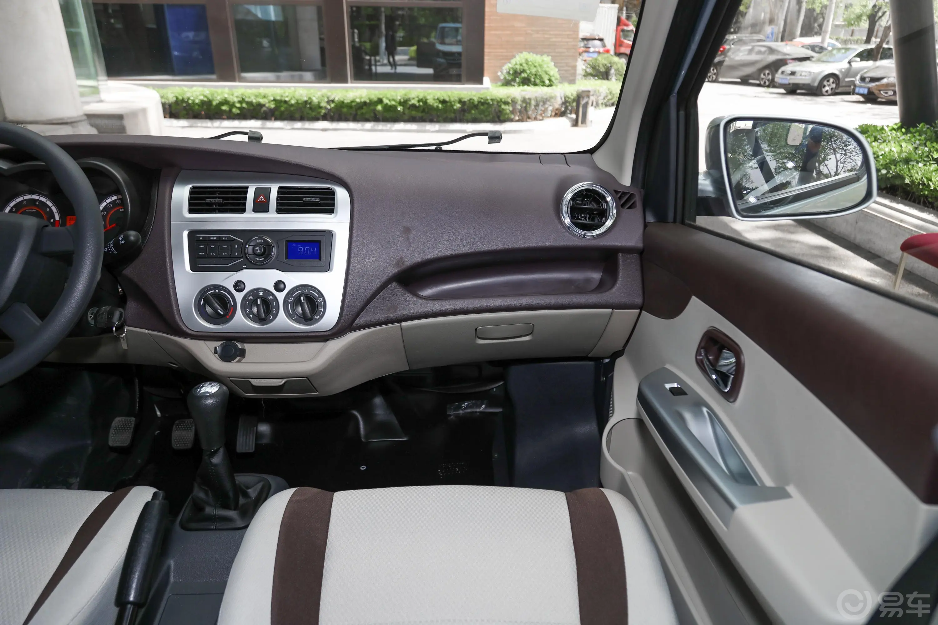 长安星卡1.5L 长轴版 双排 标准型副驾驶位区域
