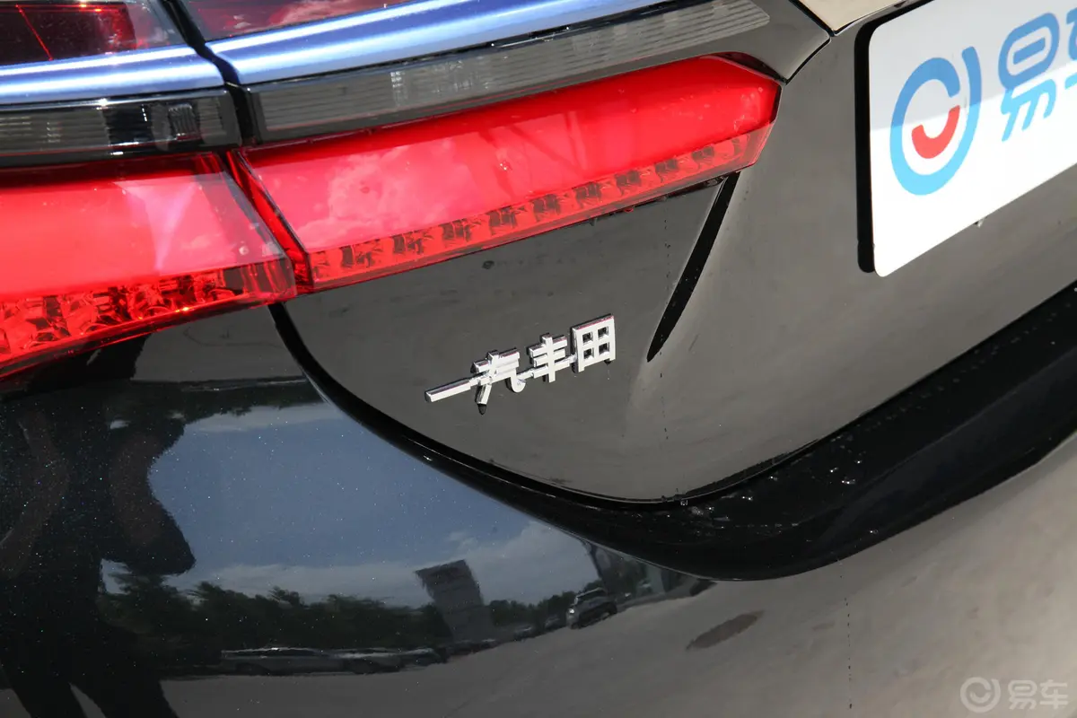 卡罗拉 双擎E+1.8L E-CVT 豪华版外观细节