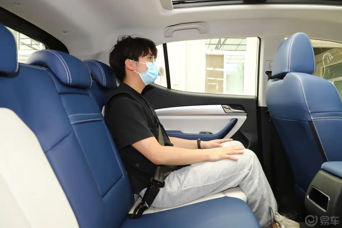 东南DX51.5T CVT 北极熊型后排空间体验