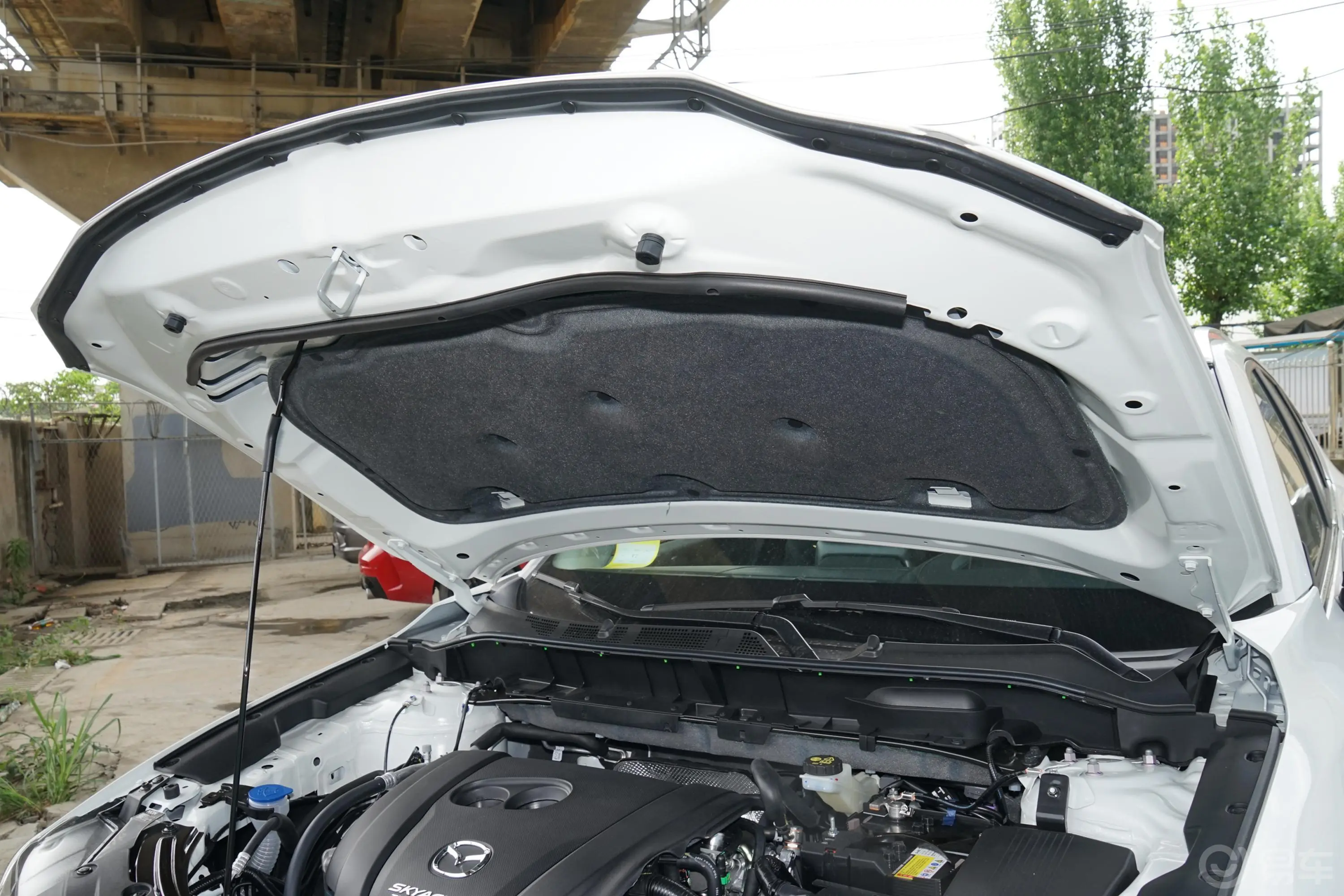 马自达CX-52.5L 手自一体 两驱 智慧型发动机舱盖内侧