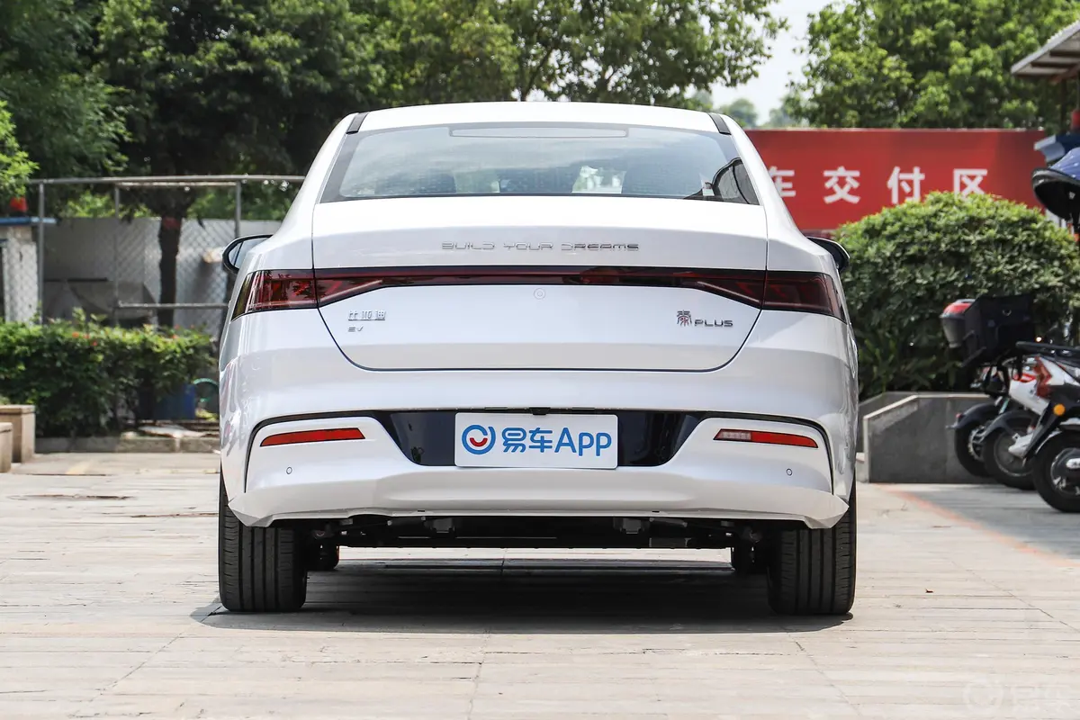 秦PLUS新能源EV 600km 旗舰型正后水平