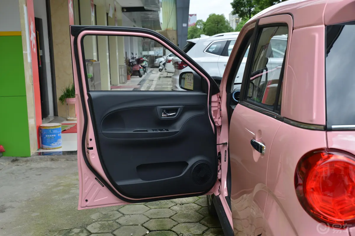 凌宝BOX粉红世家 标准版驾驶员侧前车门