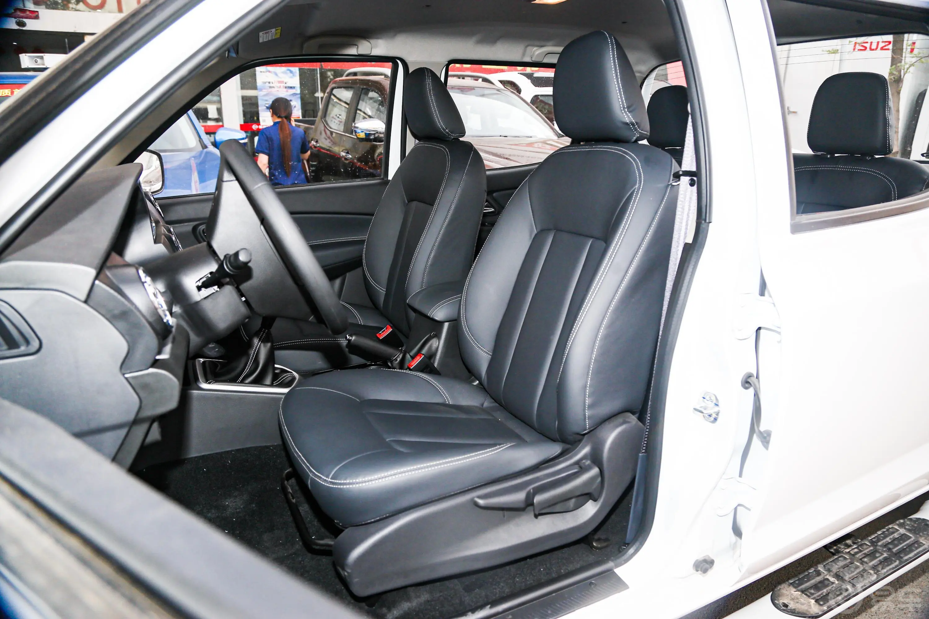 锐骐2.4L 两驱长货箱小康版2TZD 汽油驾驶员座椅