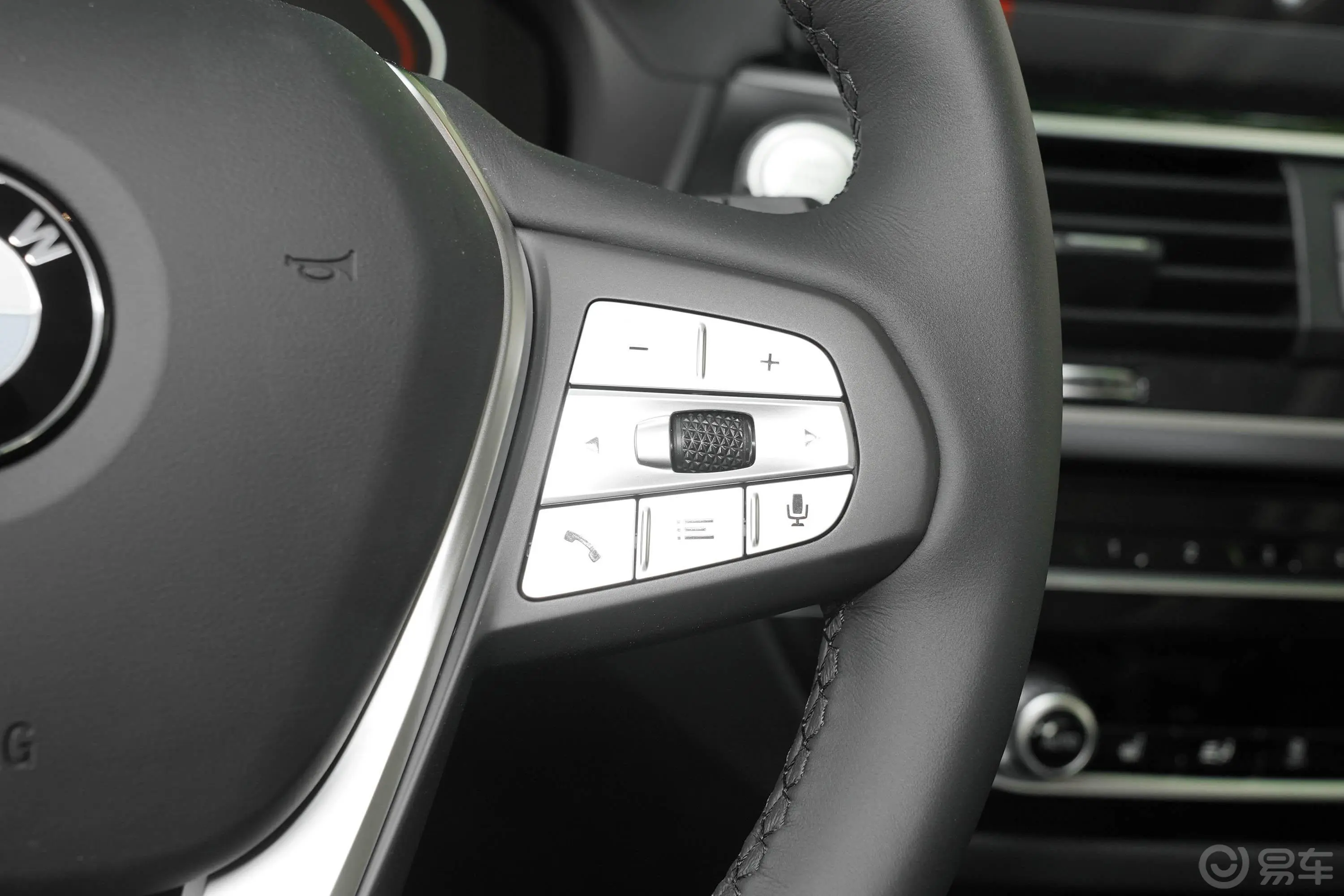 宝马X3改款 xDrive 25i 豪华套装右侧方向盘功能按键