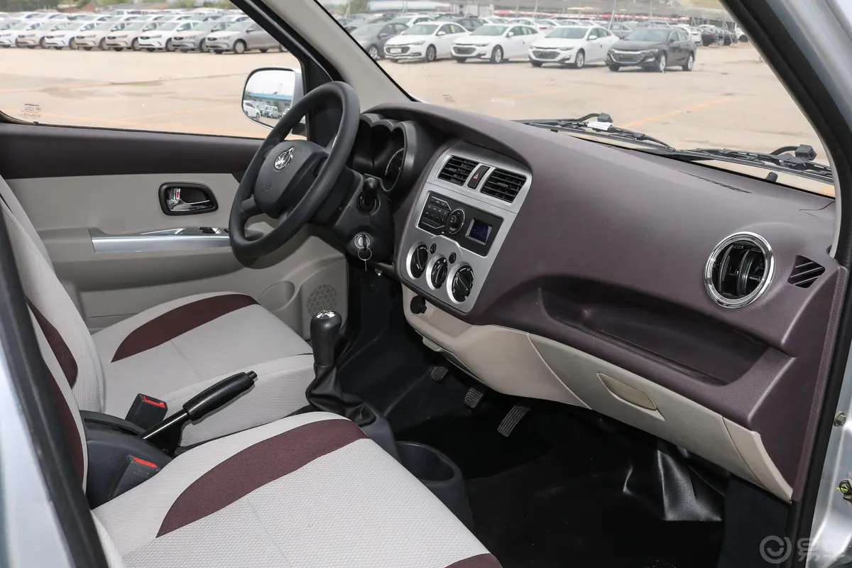 长安星卡1.5L 长轴版 单排 标准型内饰全景副驾驶员方向