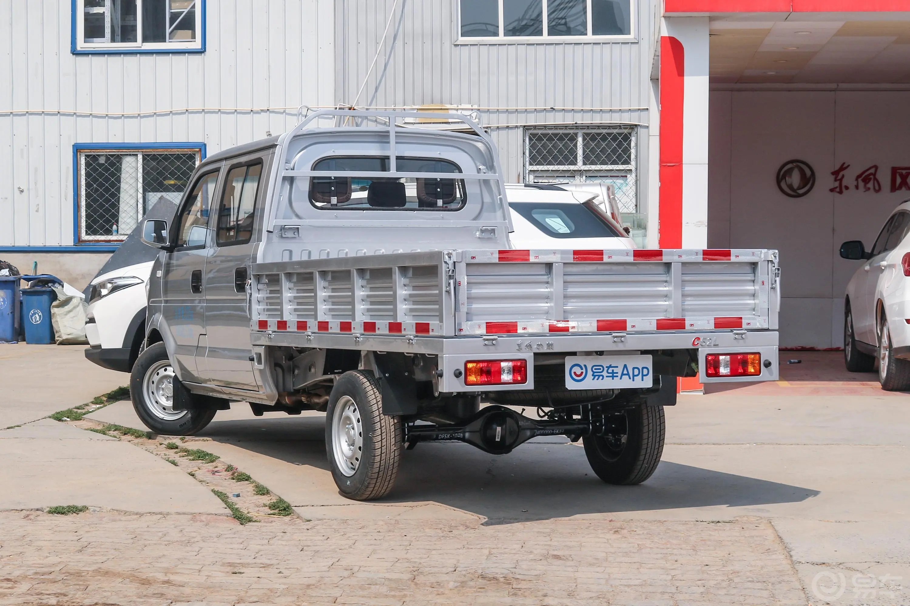 东风小康C52L 1.6L 手动 双排豪华型侧后45度车头向左水平