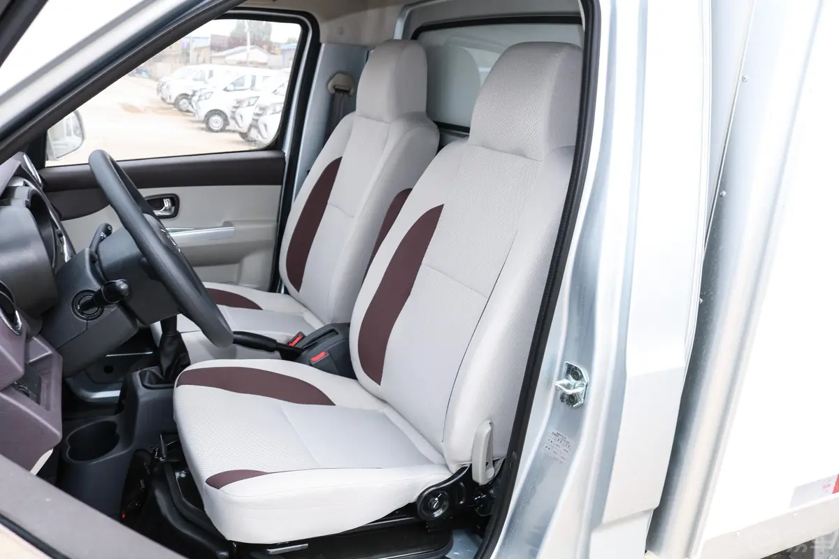 长安星卡1.5L 长轴版 单排 复合板厢货基本型驾驶员座椅