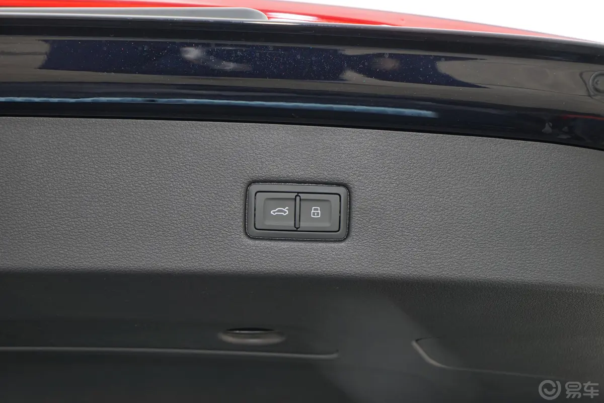 奥迪RS 7RS 7 4.0T Sportback电动尾门按键（手动扶手）