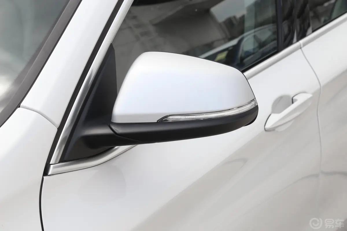 宝马X1改款 sDrive20Li 尊享型主驾驶后视镜背面