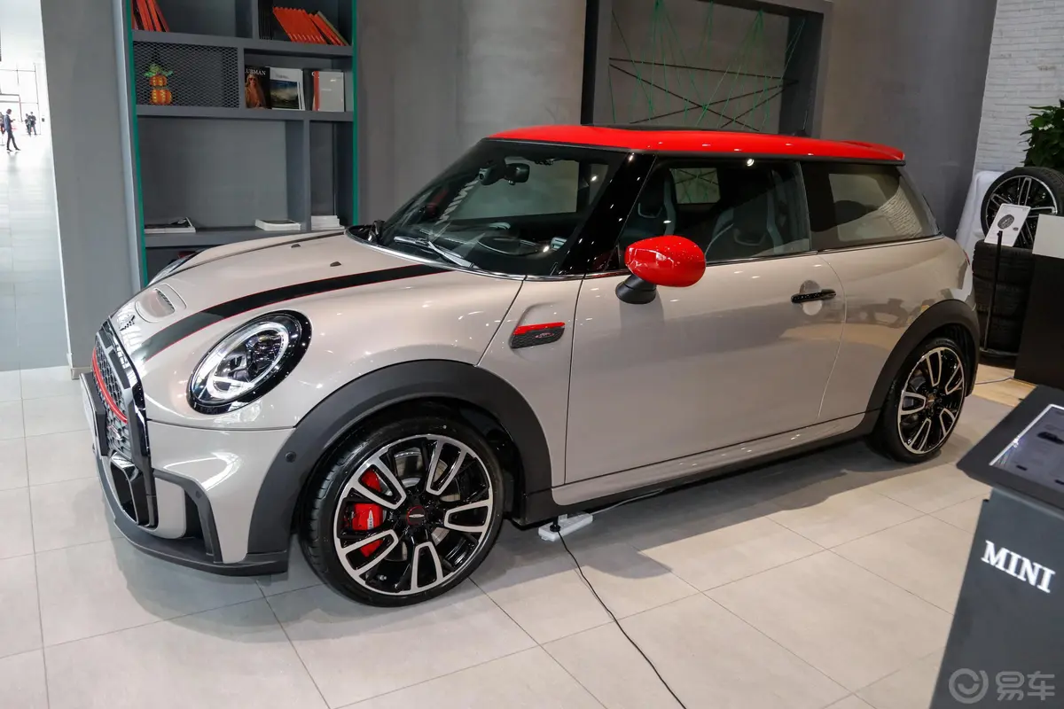 MINI JCW2.0T JOHN COOPER WORKS ALL-IN正侧车头向左水平