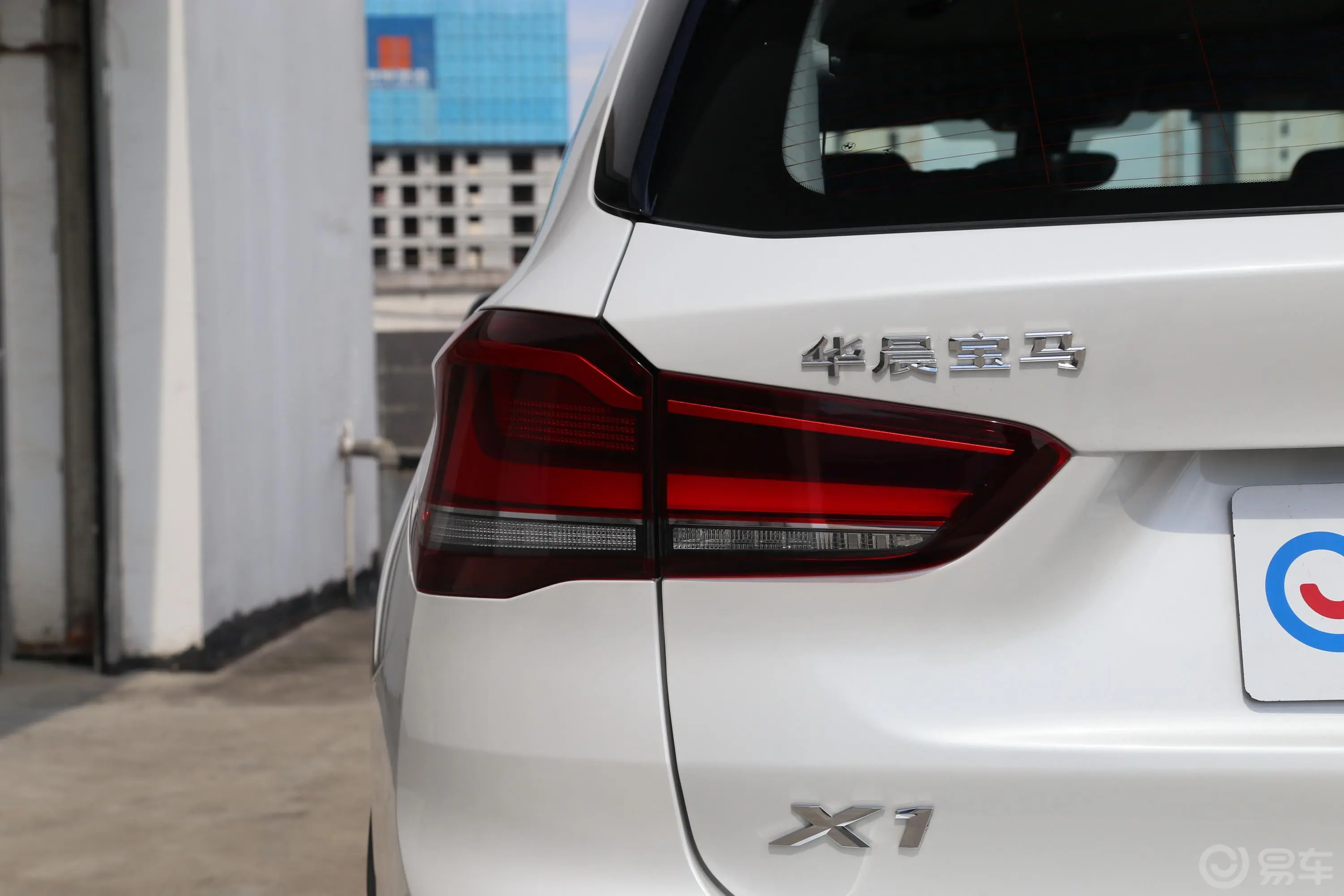 宝马X1改款 xDrive25Li 尊享型外观