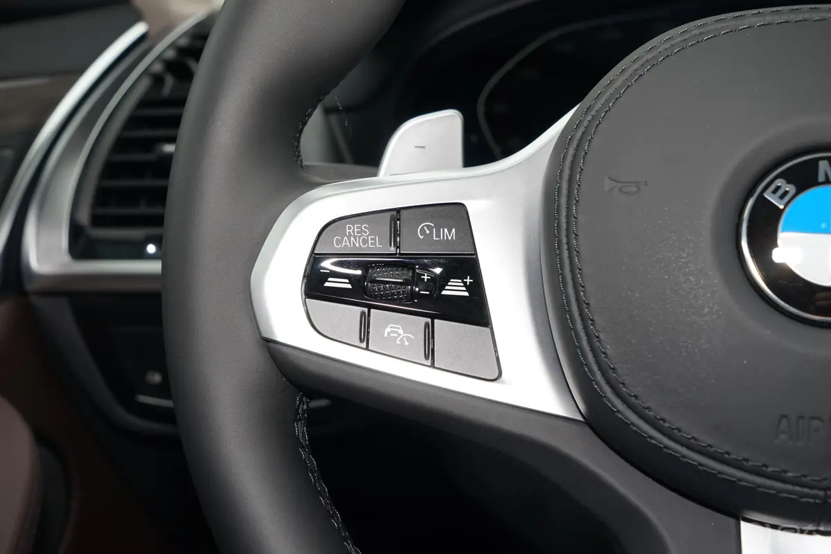 宝马X3改款 xDrive 28i M运动套装左侧方向盘功能按键
