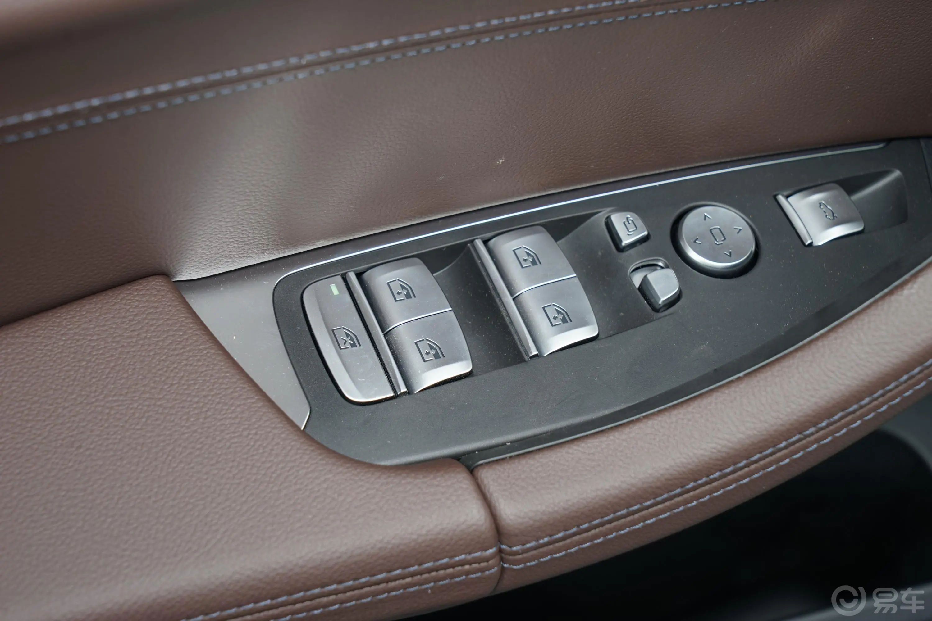 宝马X3改款 xDrive 28i M运动套装车窗调节整体
