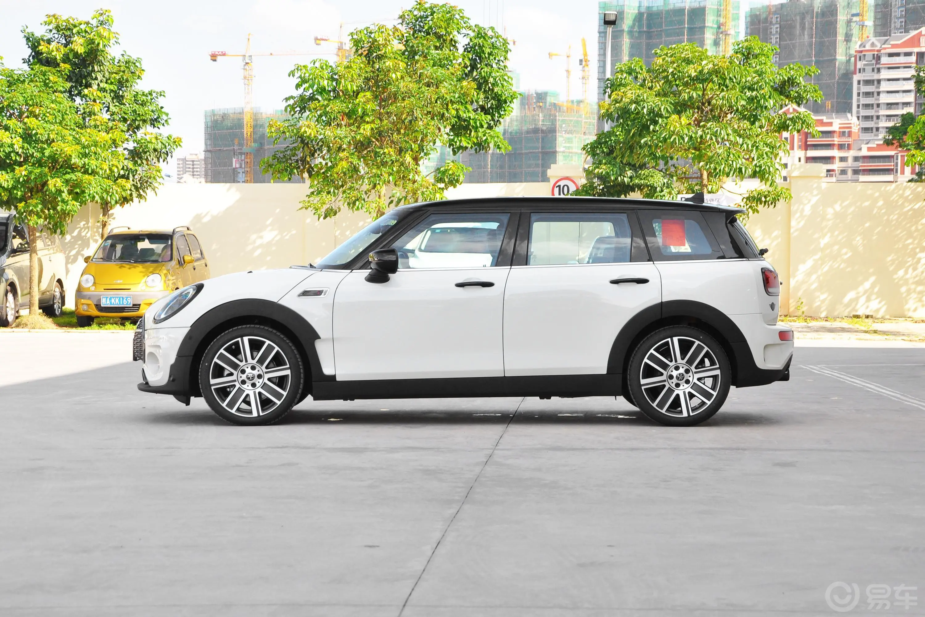 MINI CLUBMAN2.0T COOPER S正侧车头向左水平