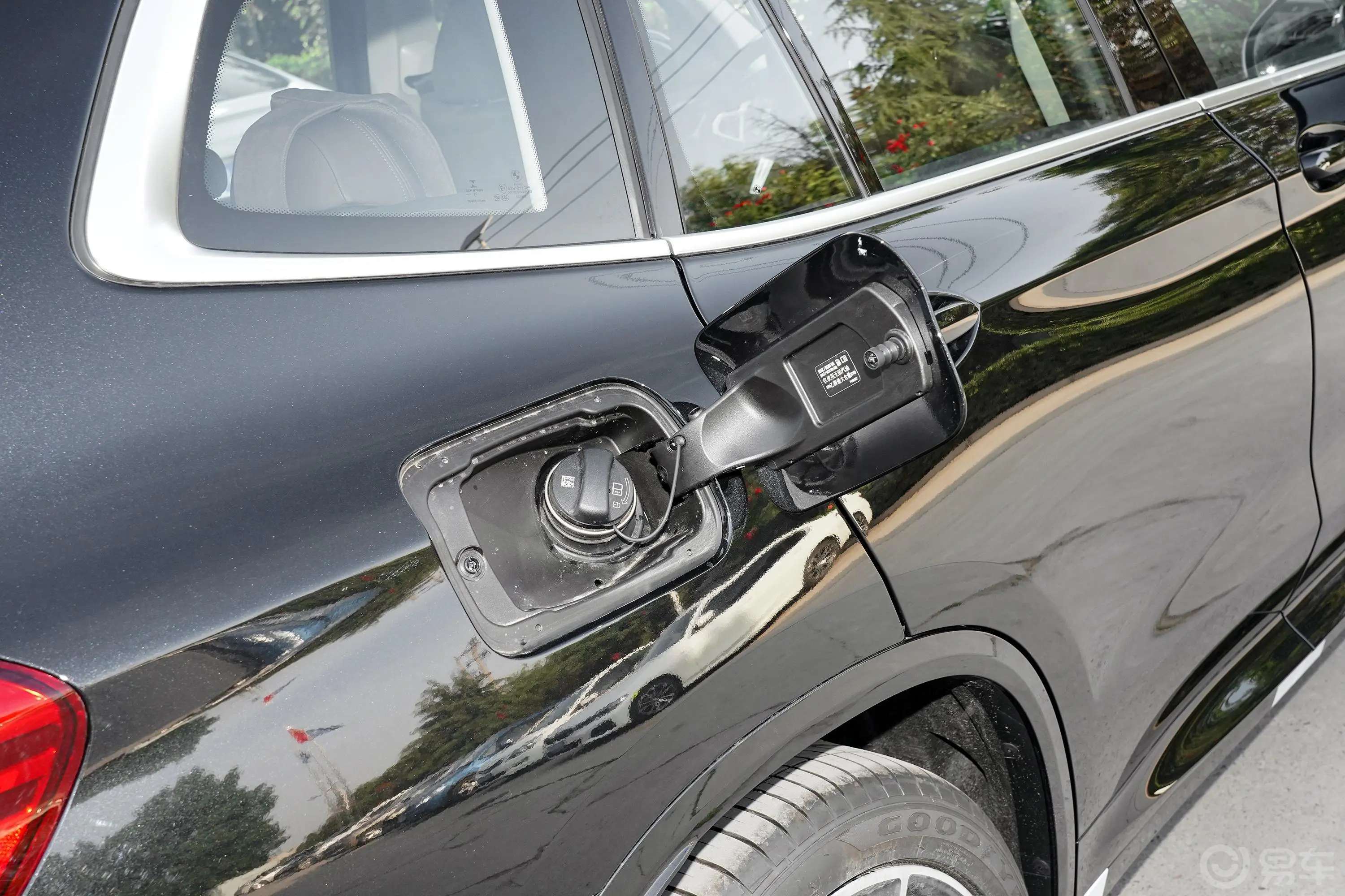 宝马X3改款 xDrive 30i 领先型 M运动套装油箱盖