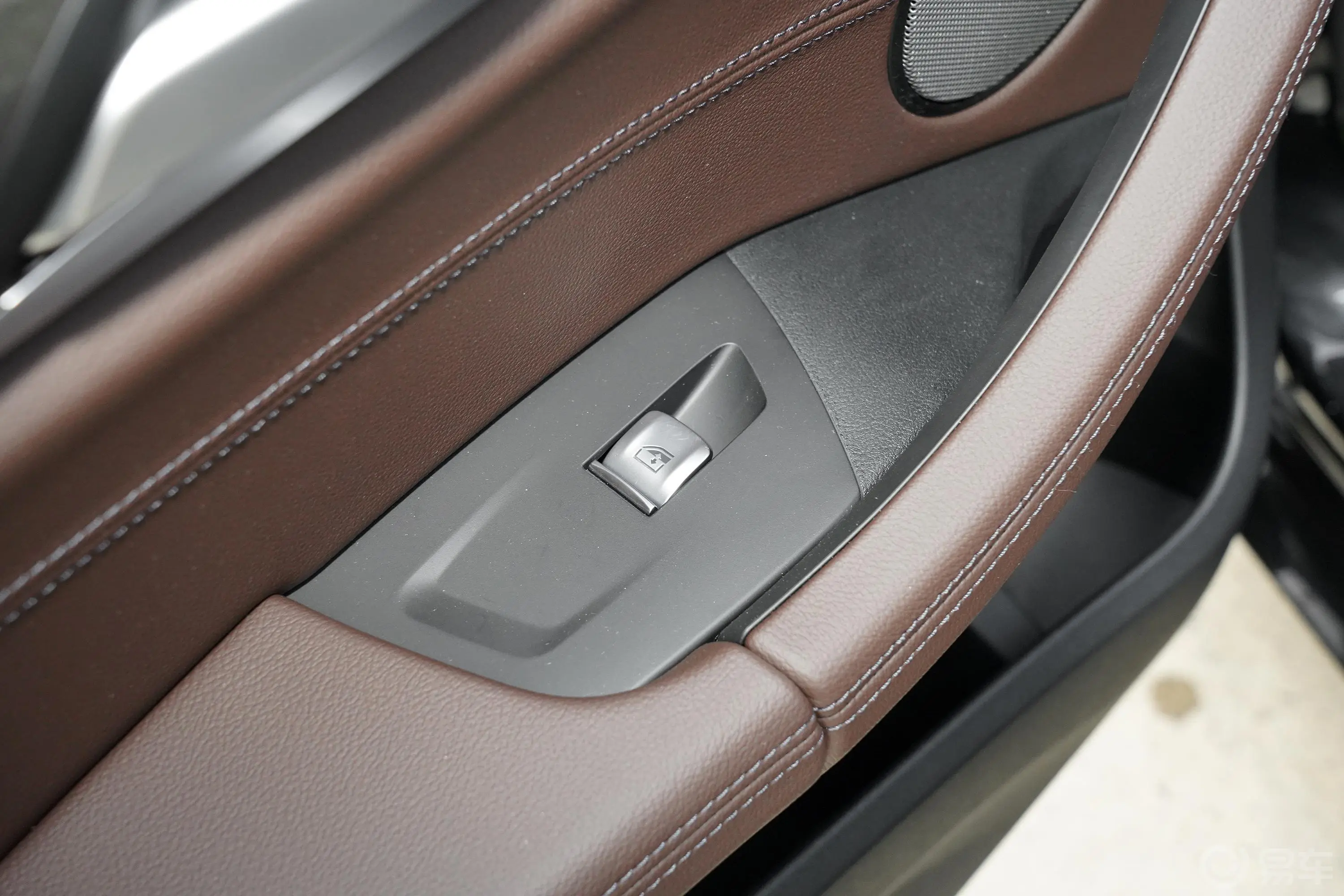 宝马X3改款 xDrive 30i 领先型 M运动套装后车窗调节