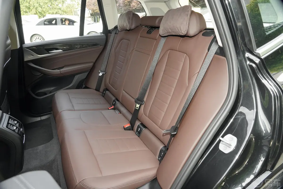 宝马X3改款 xDrive 30i 领先型 M运动套装后排座椅