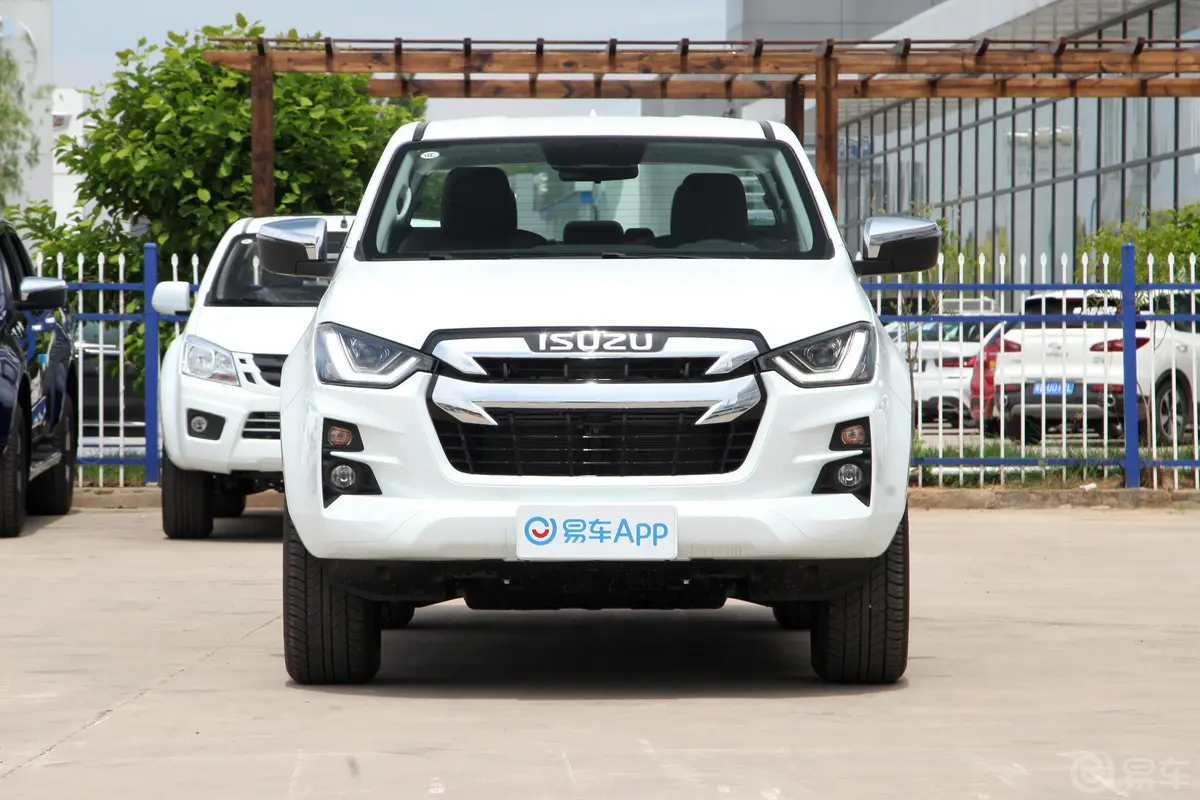 D-MAX1.9T 自动四驱Global悍动型正前水平