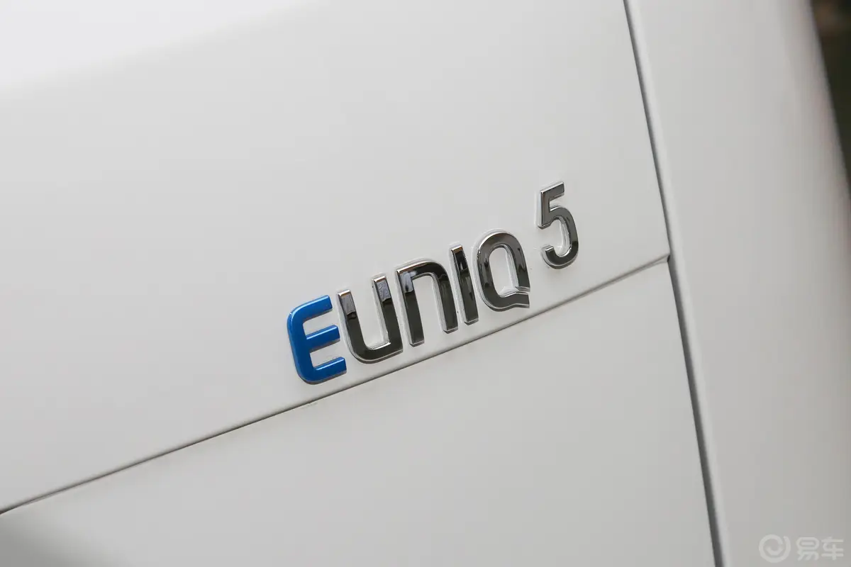 EUNIQ 5 纯电动大电量 豪华版 7座外观