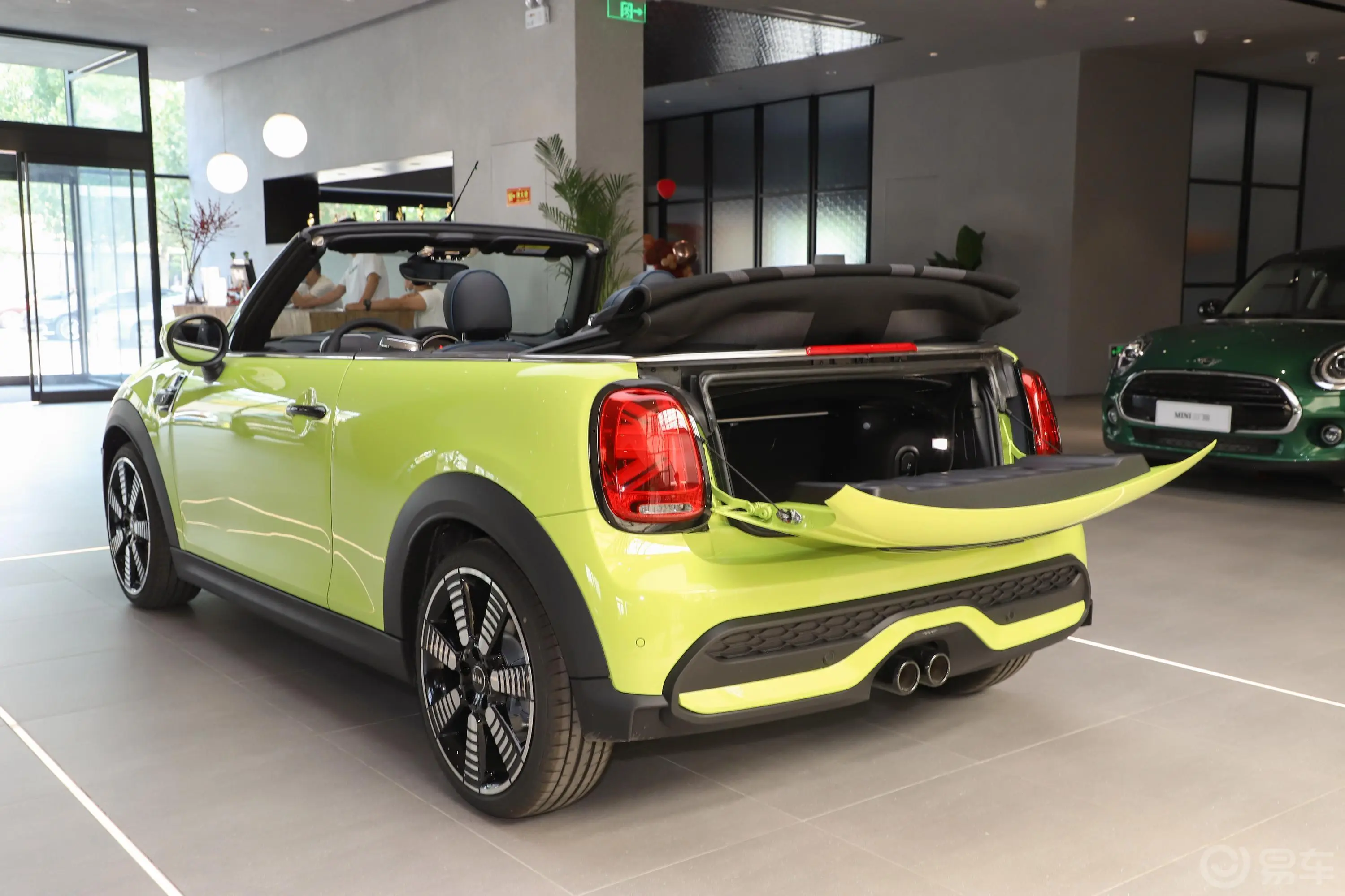 MINI CABRIO2.0T COOPER S CABRIO 艺术家后备厢开启45度侧拍