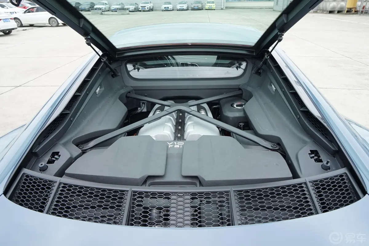 奥迪R8R8 V10 Coupe Performance发动机舱整体