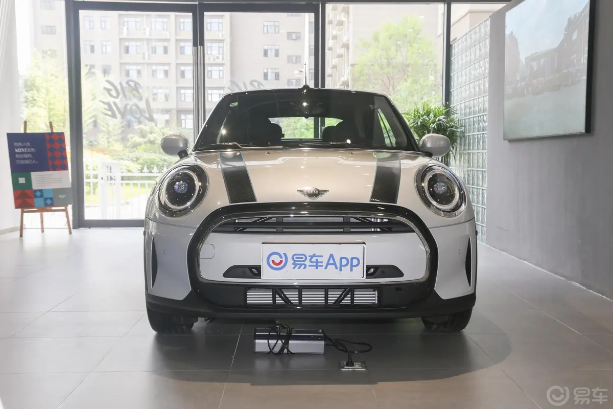 MINI CABRIO1.5T COOPER CABRIO Sidewalk正前水平