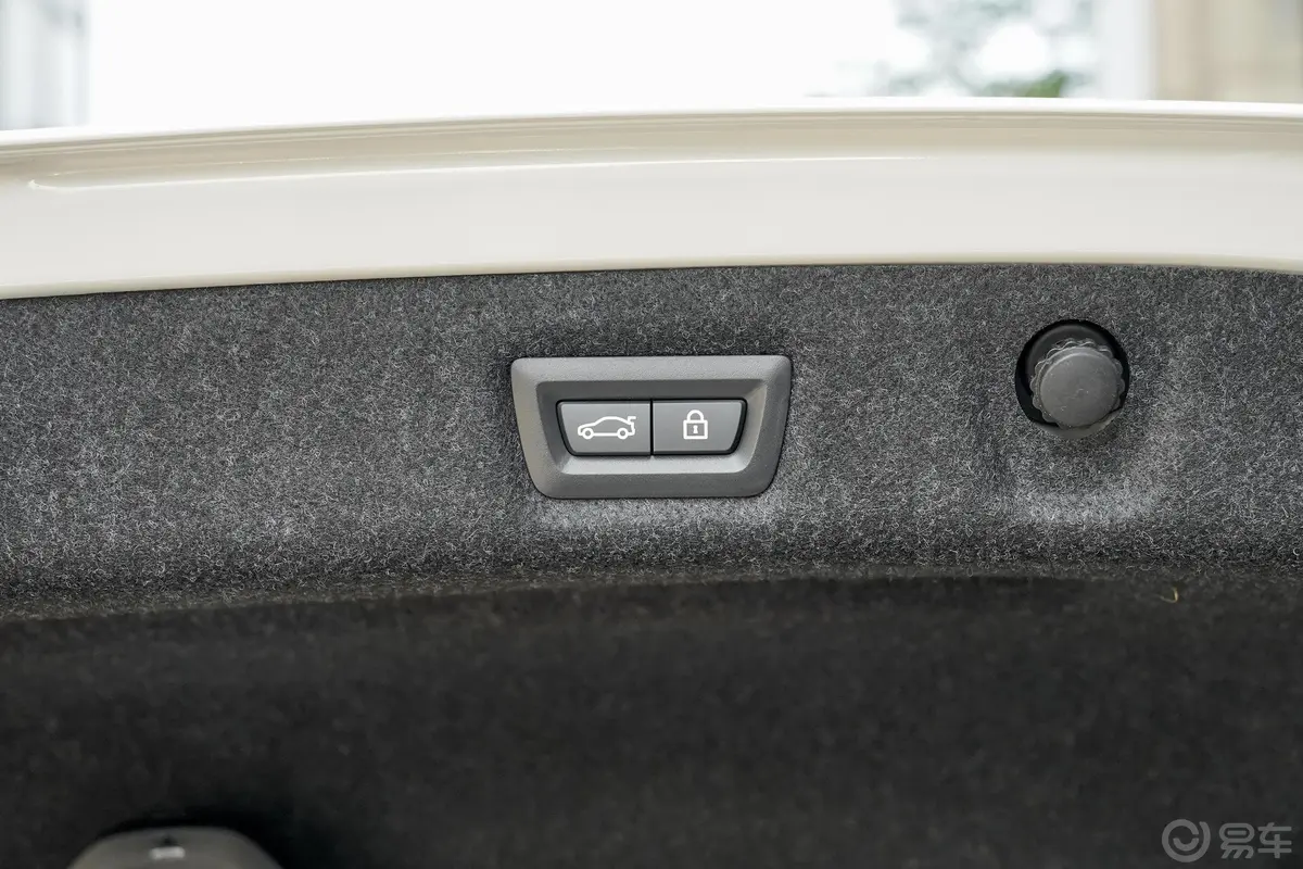 宝马5系改款 530Li 尊享型 豪华套装电动尾门按键（手动扶手）