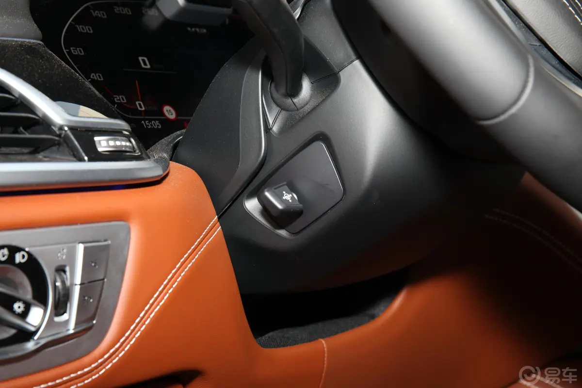 宝马7系改款 M760Li xDrive V12 豪华套装方向盘调节